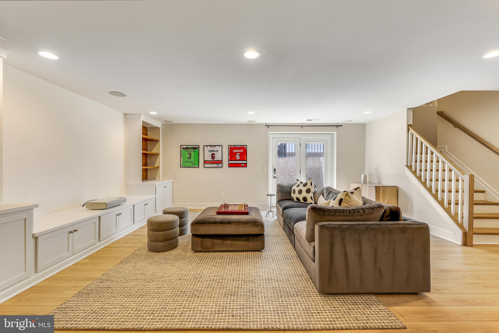 MEADOWBROOK - Residential