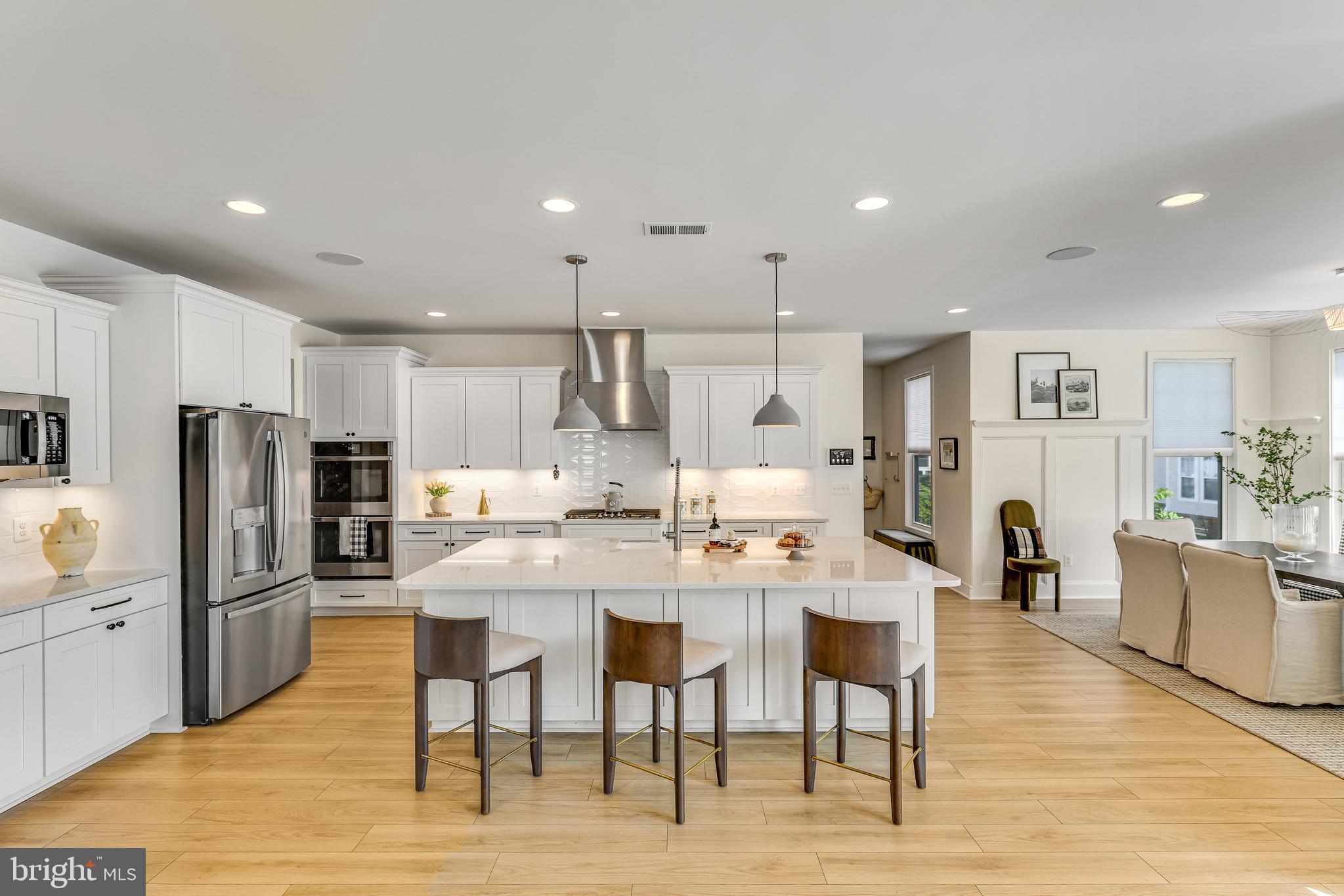 MEADOWBROOK - Residential