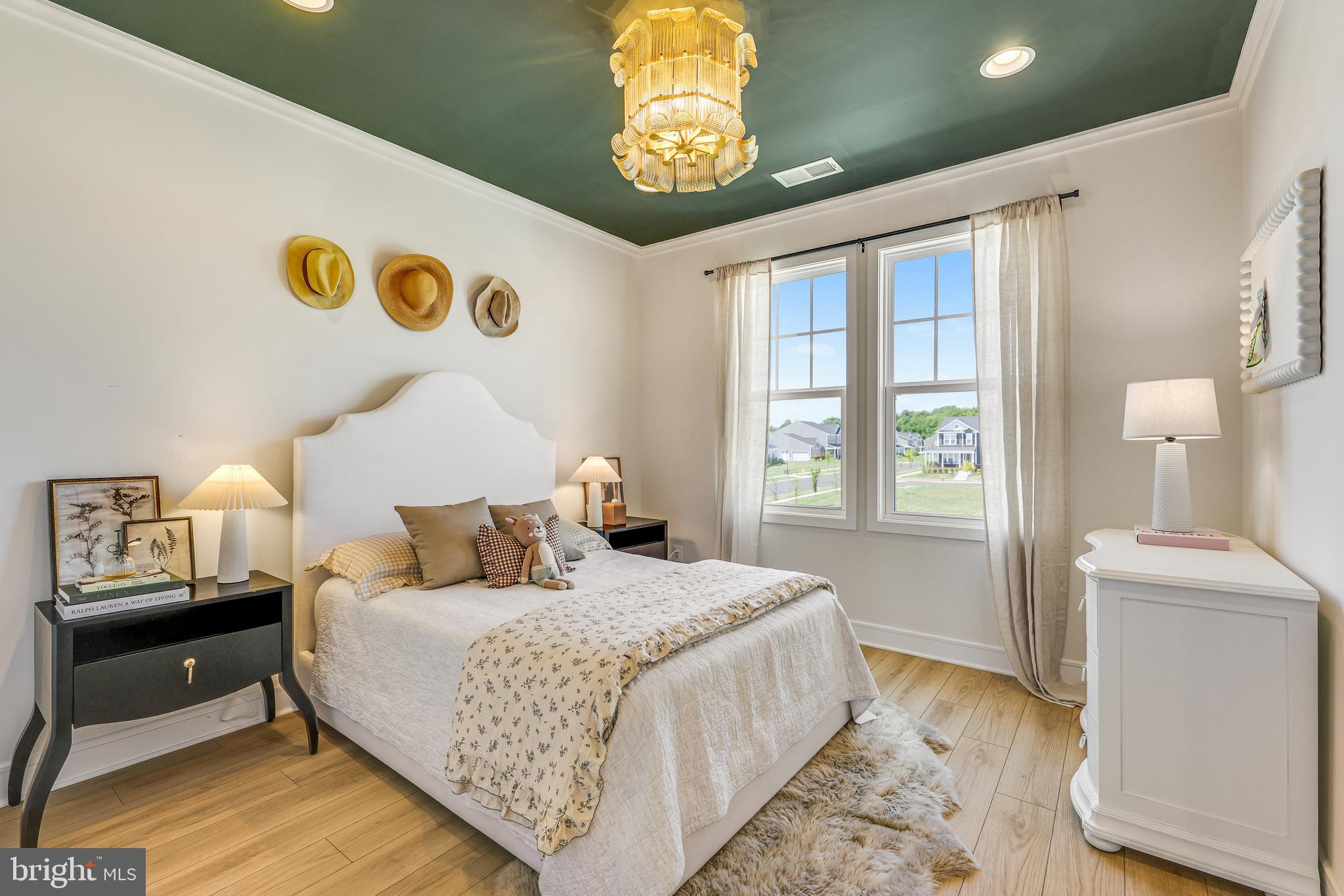 MEADOWBROOK - Residential