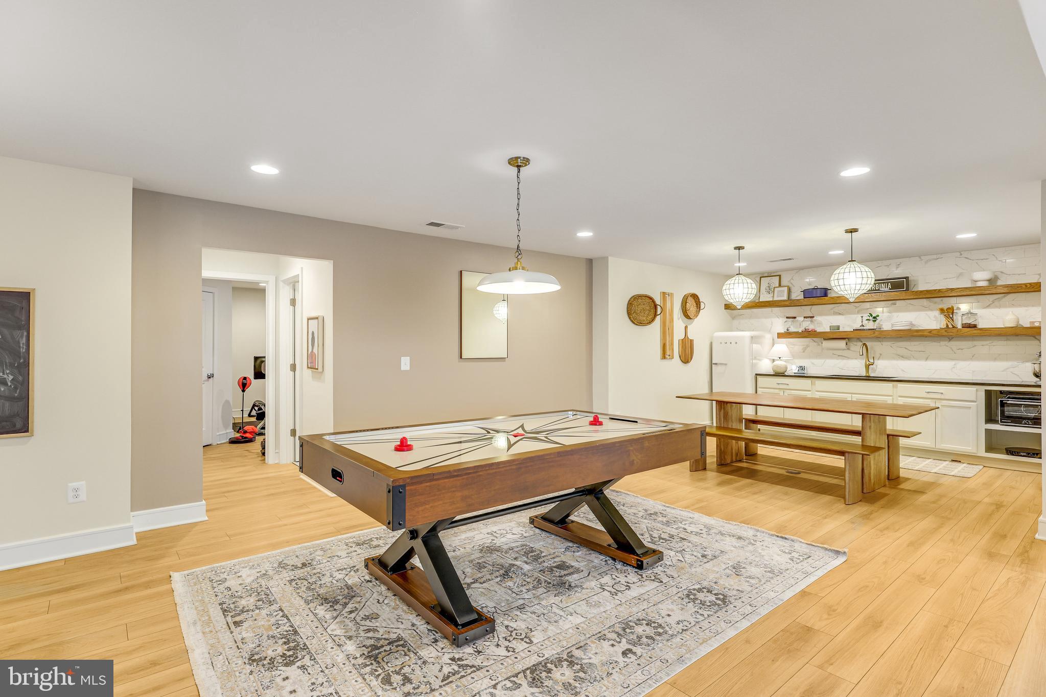 MEADOWBROOK - Residential