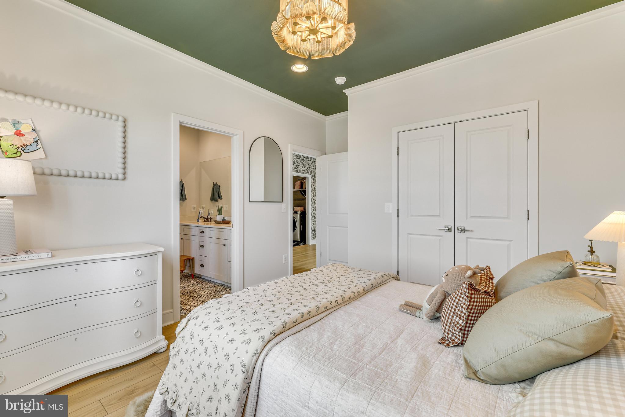 MEADOWBROOK - Residential