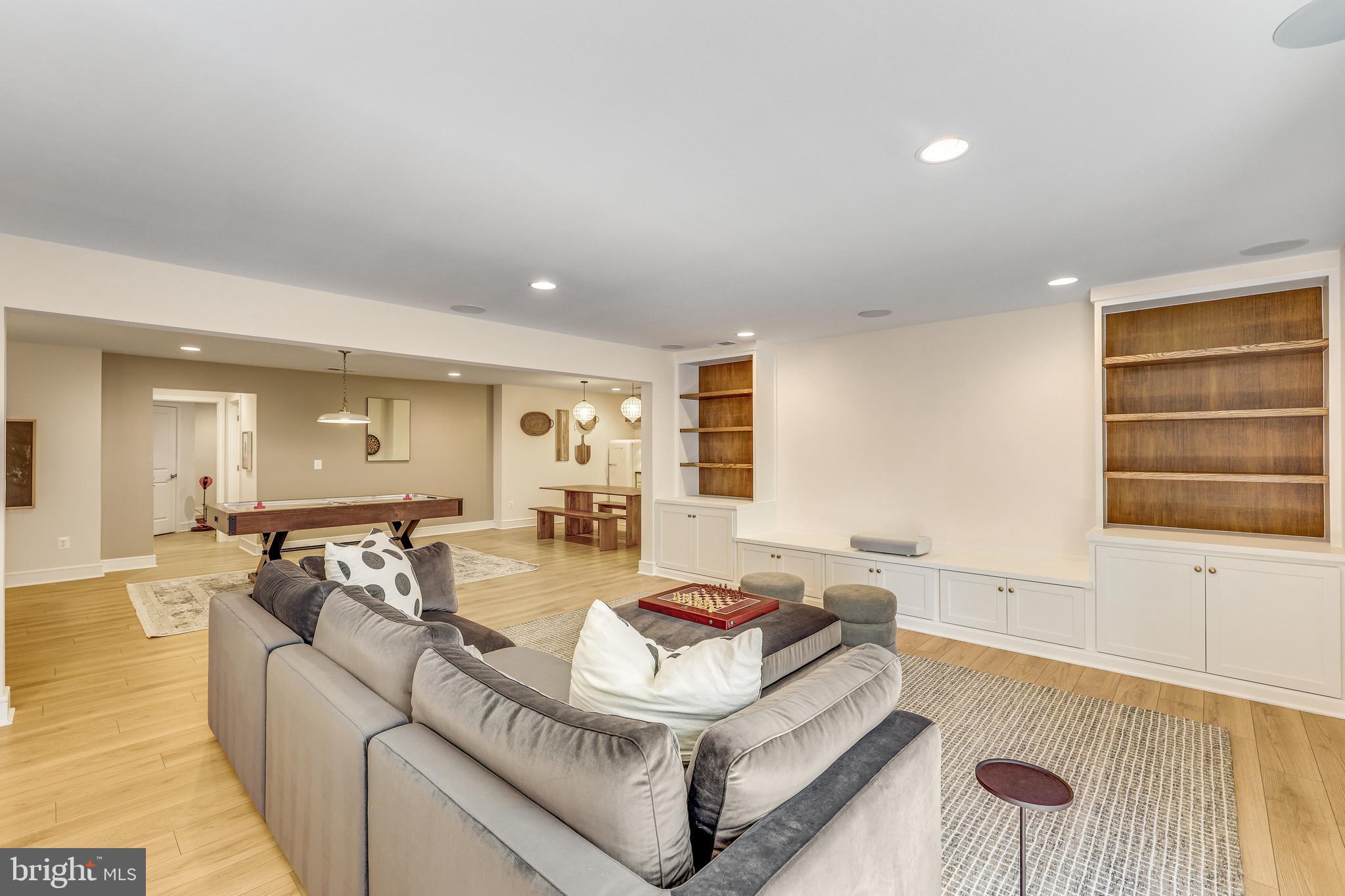 MEADOWBROOK - Residential