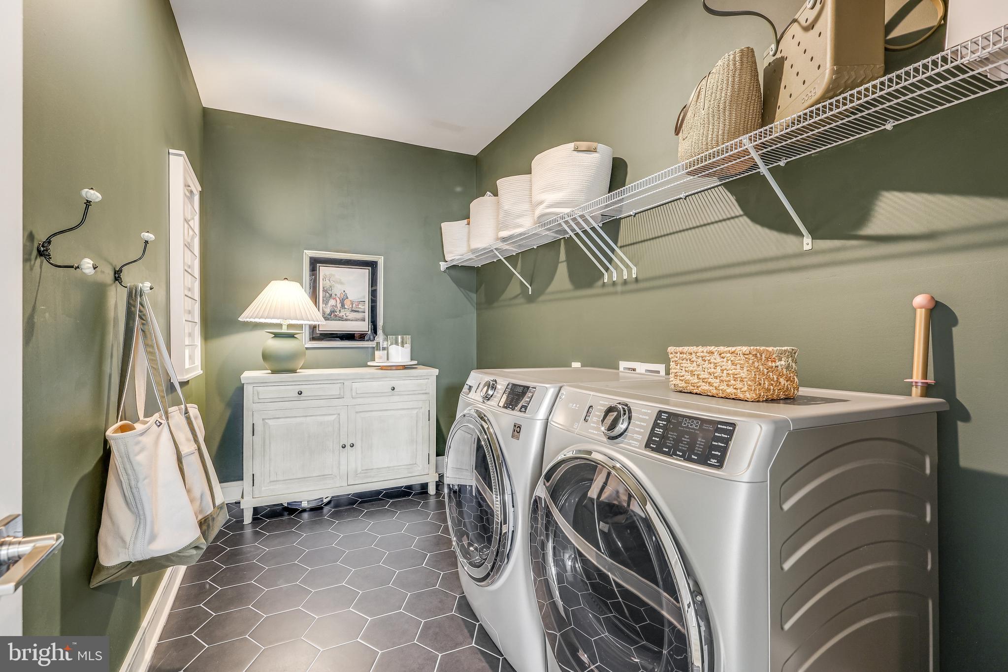 MEADOWBROOK - Residential