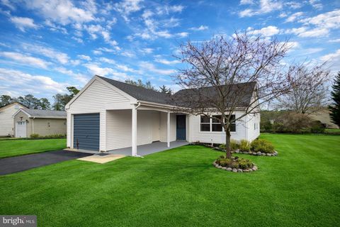 Photo of 38 Narberth Place, SOUTHAMPTON, NJ 08088 (MLS # NJBL2104430)