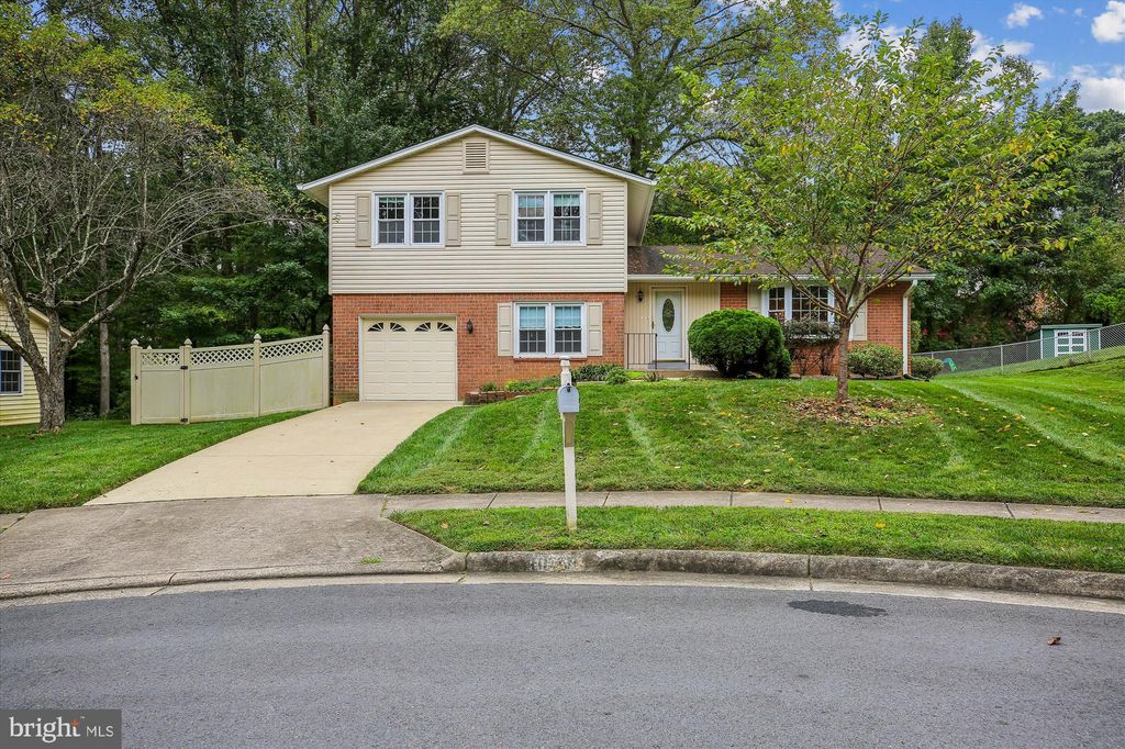 Photo of 10403 Ashcroft Way, FAIRFAX, VA 22032 (MLS # VAFX2259948)