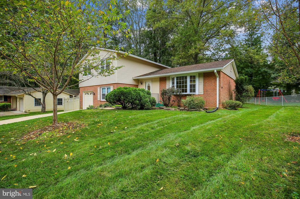 Photo of 10403 Ashcroft Way, FAIRFAX, VA 22032 (MLS # VAFX2259948)