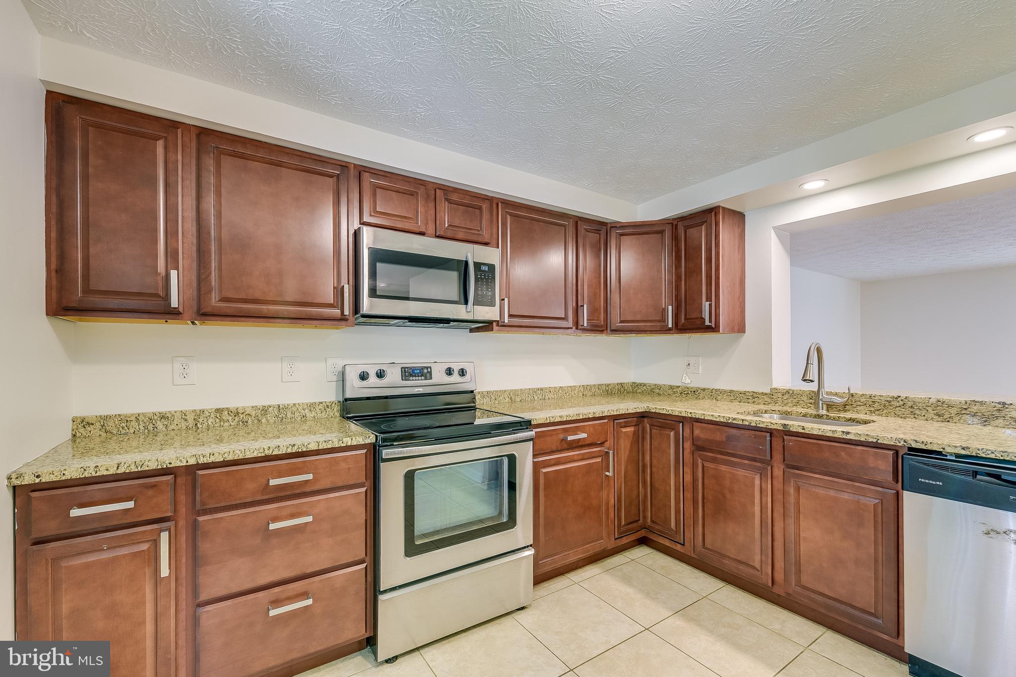 1180 PALMWOOD COURT