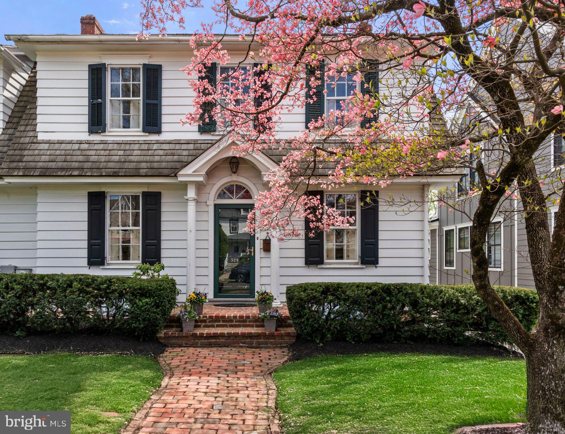 528 E CENTER AVENUE