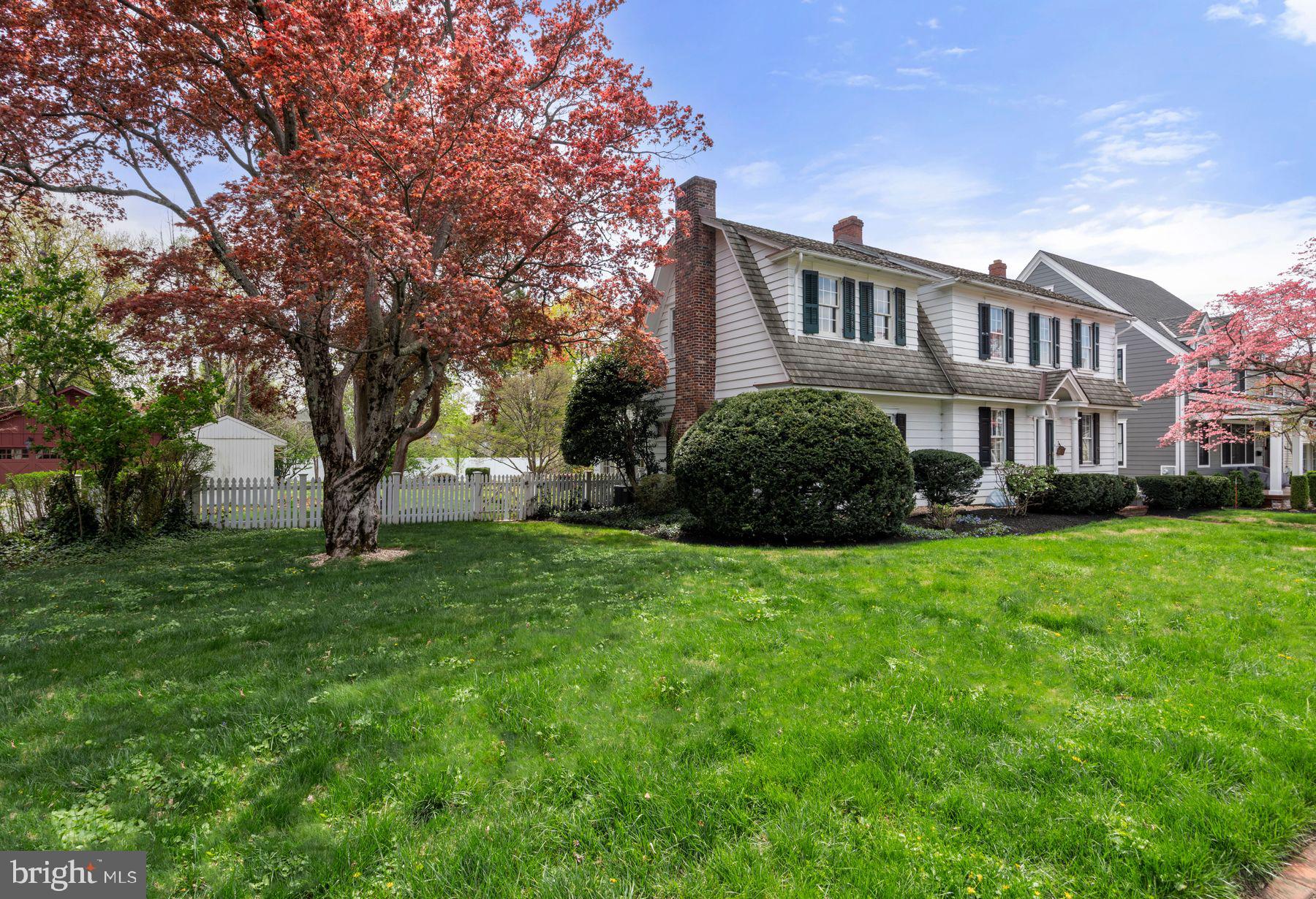 528 E CENTER AVENUE