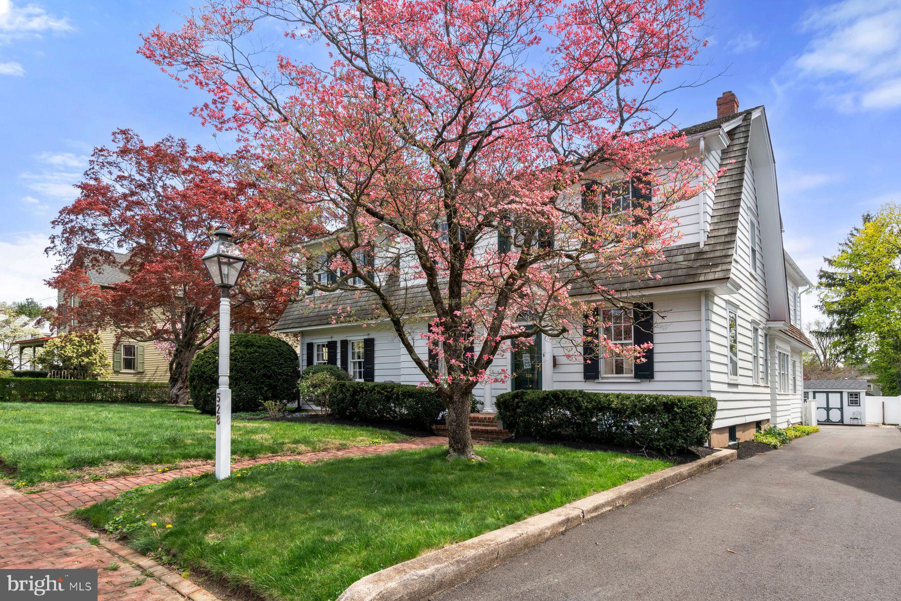528 E CENTER AVENUE