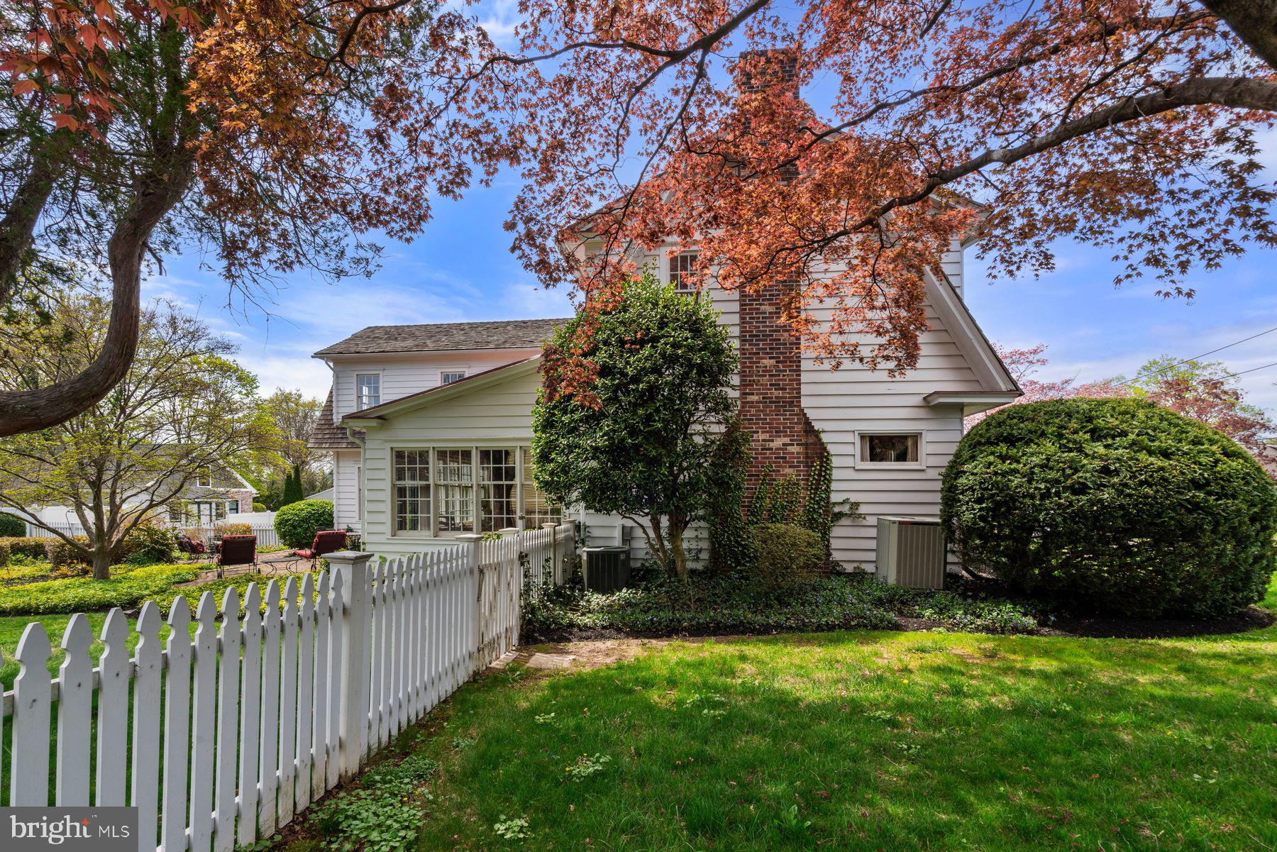 528 E CENTER AVENUE
