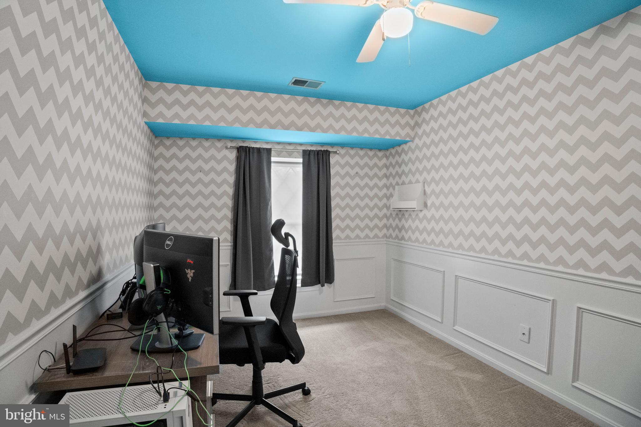 CONSTANT FRIENDSHIP - Residential