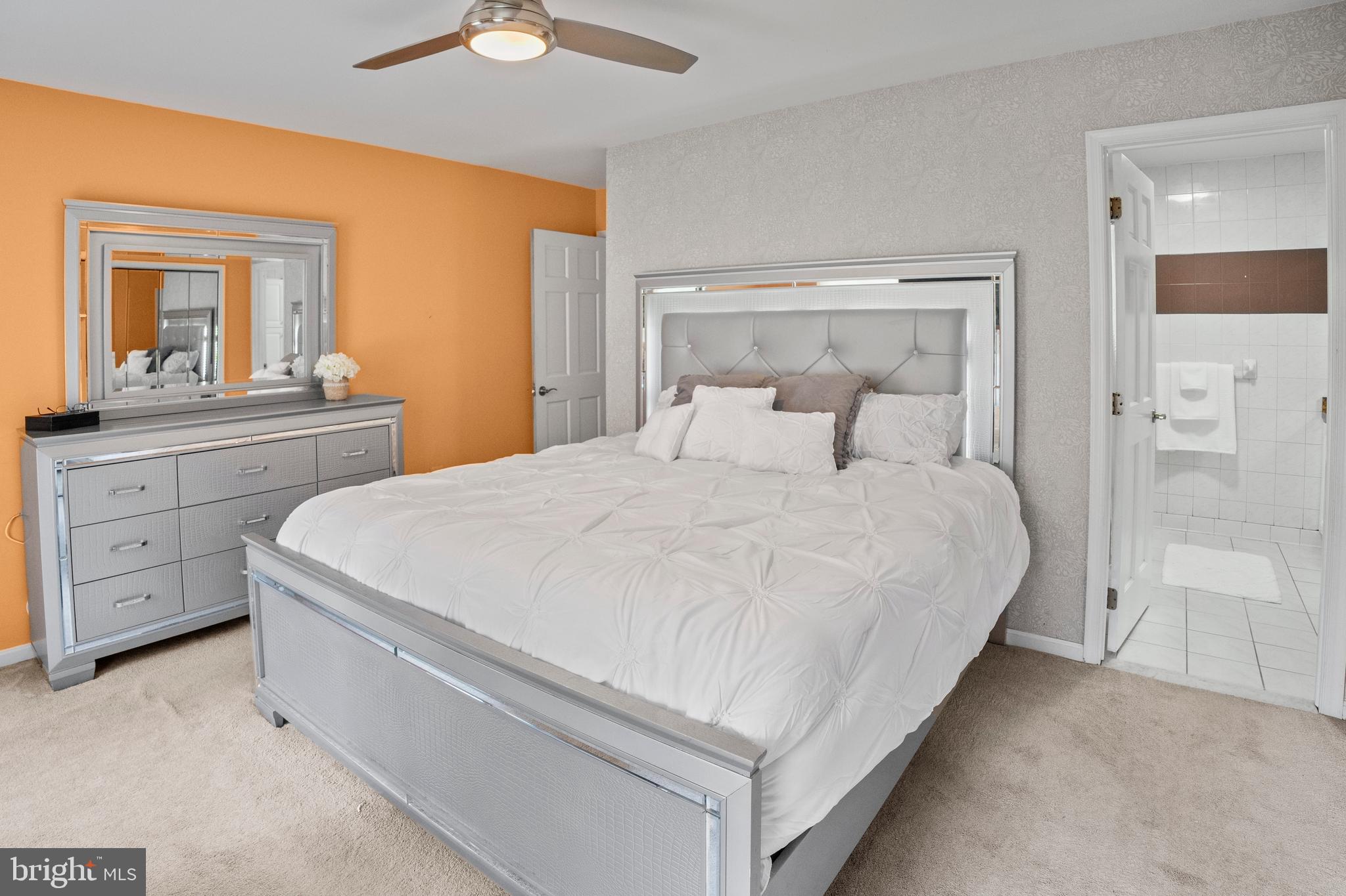 CONSTANT FRIENDSHIP - Residential