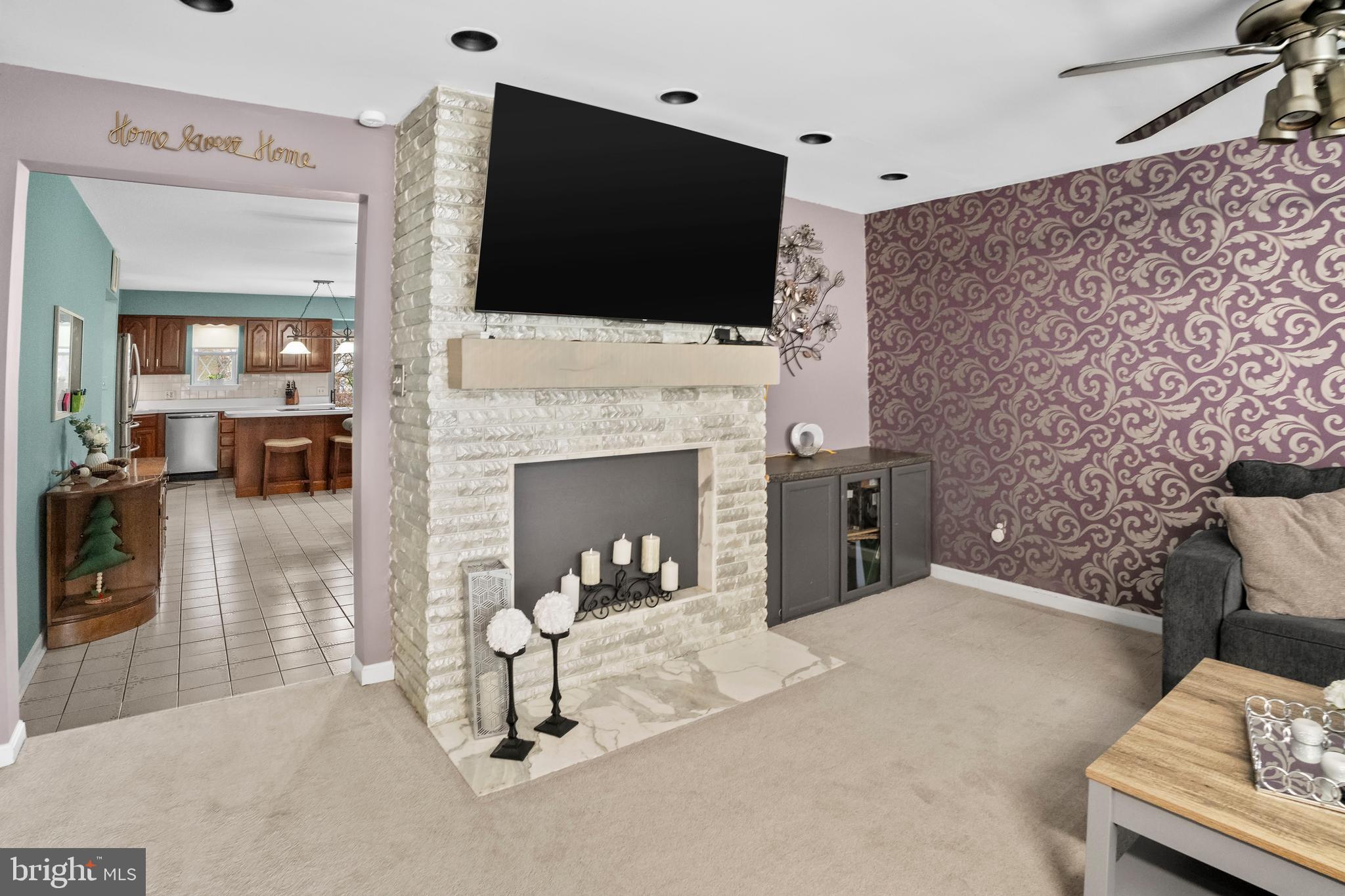 CONSTANT FRIENDSHIP - Residential