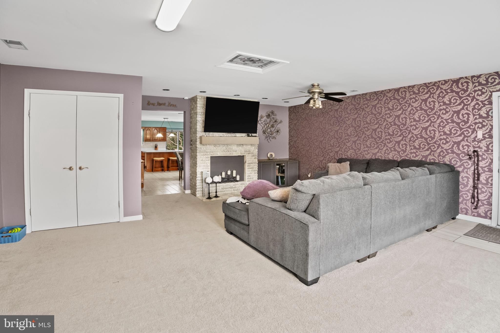 CONSTANT FRIENDSHIP - Residential