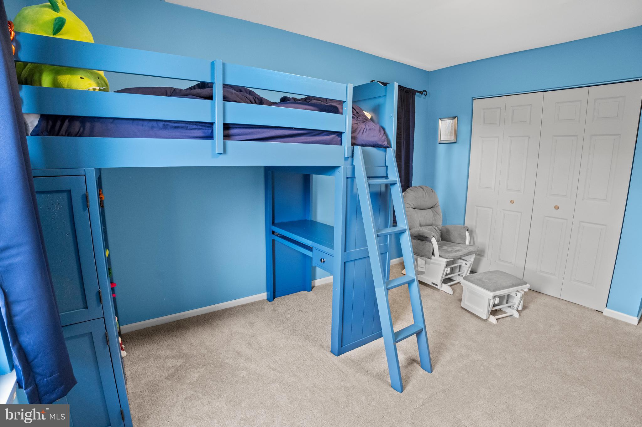 CONSTANT FRIENDSHIP - Residential