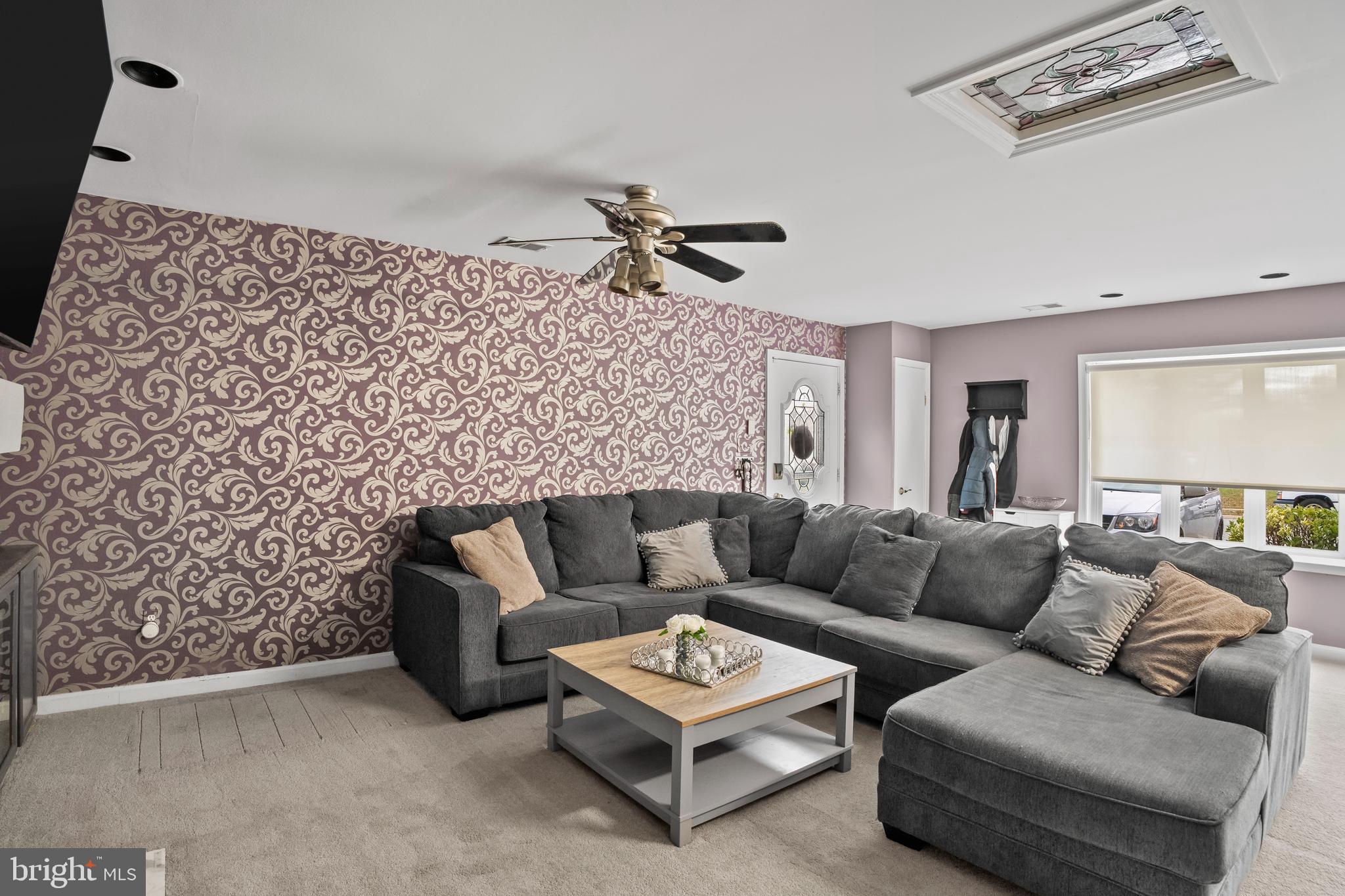 CONSTANT FRIENDSHIP - Residential