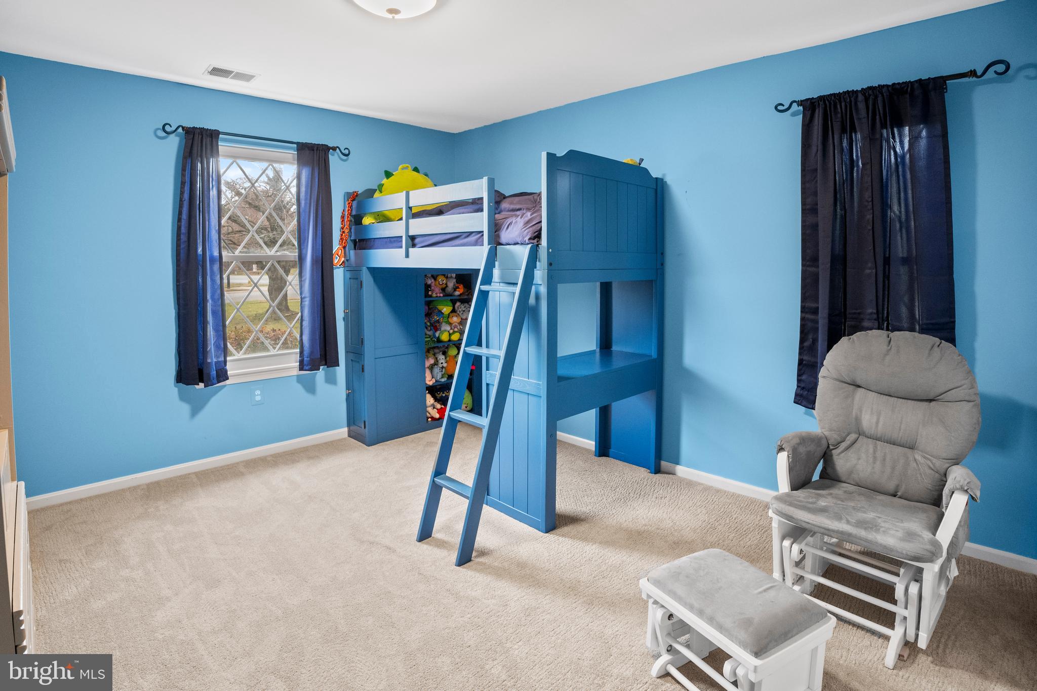 CONSTANT FRIENDSHIP - Residential