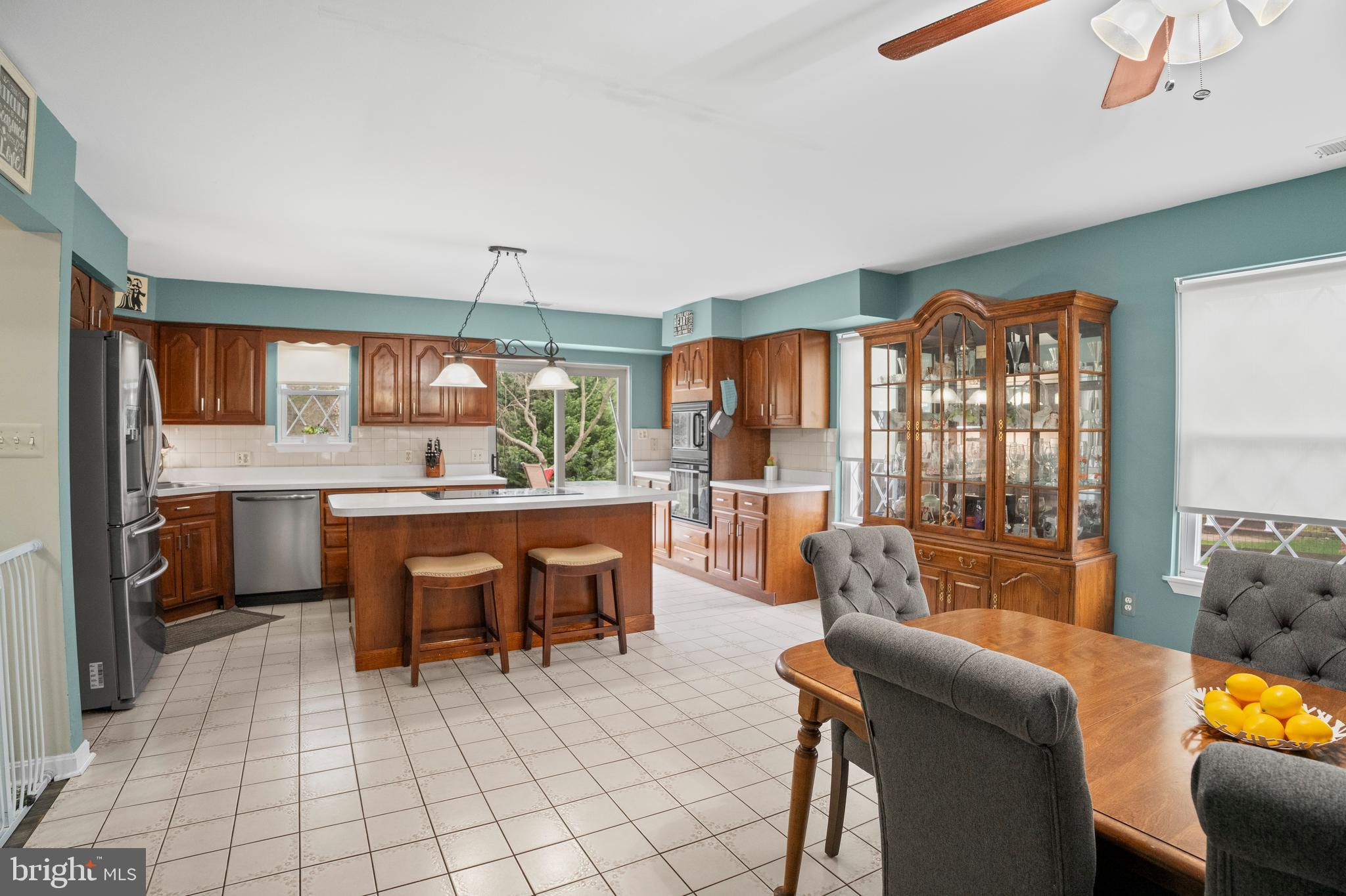 CONSTANT FRIENDSHIP - Residential