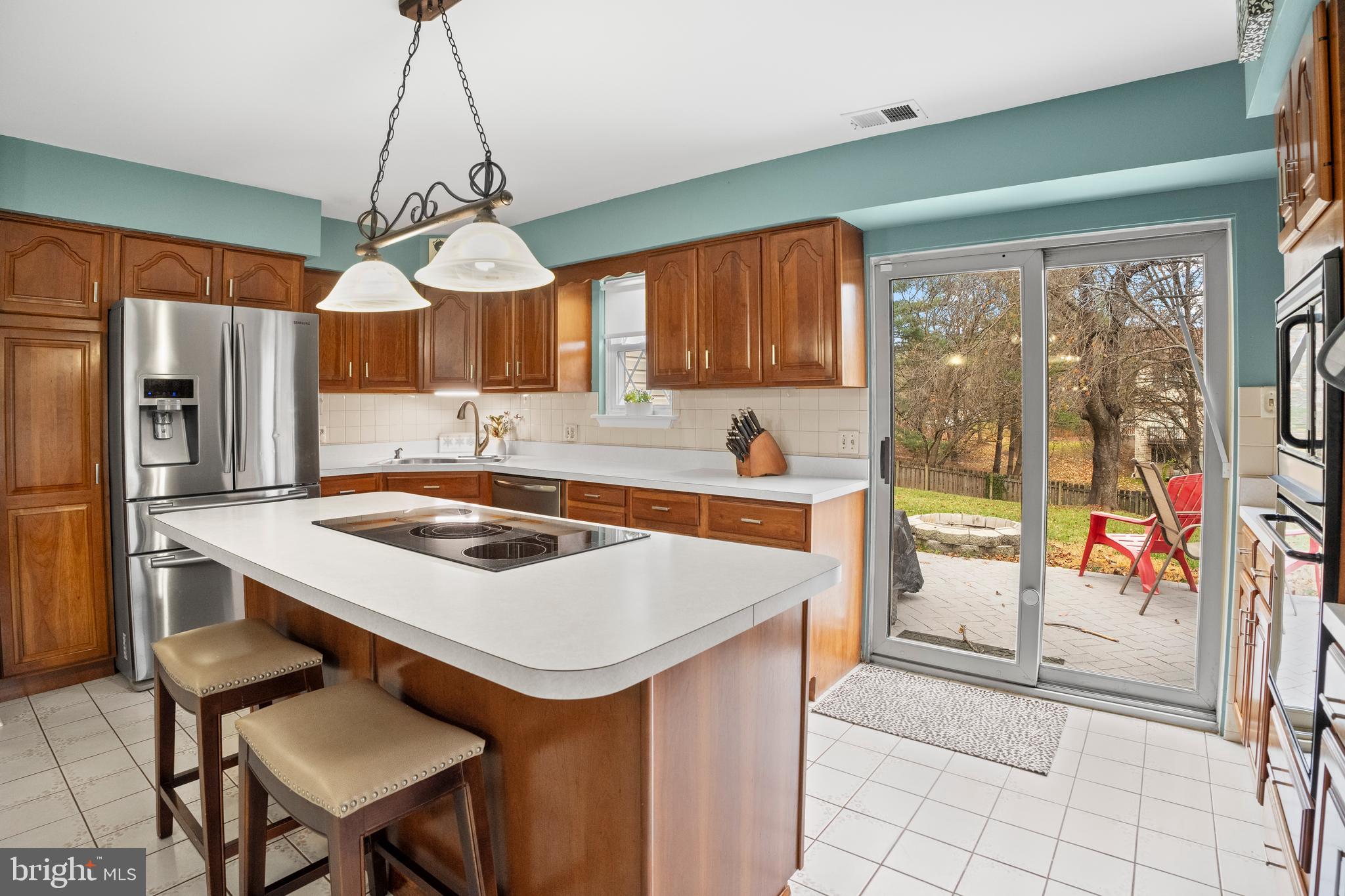 CONSTANT FRIENDSHIP - Residential