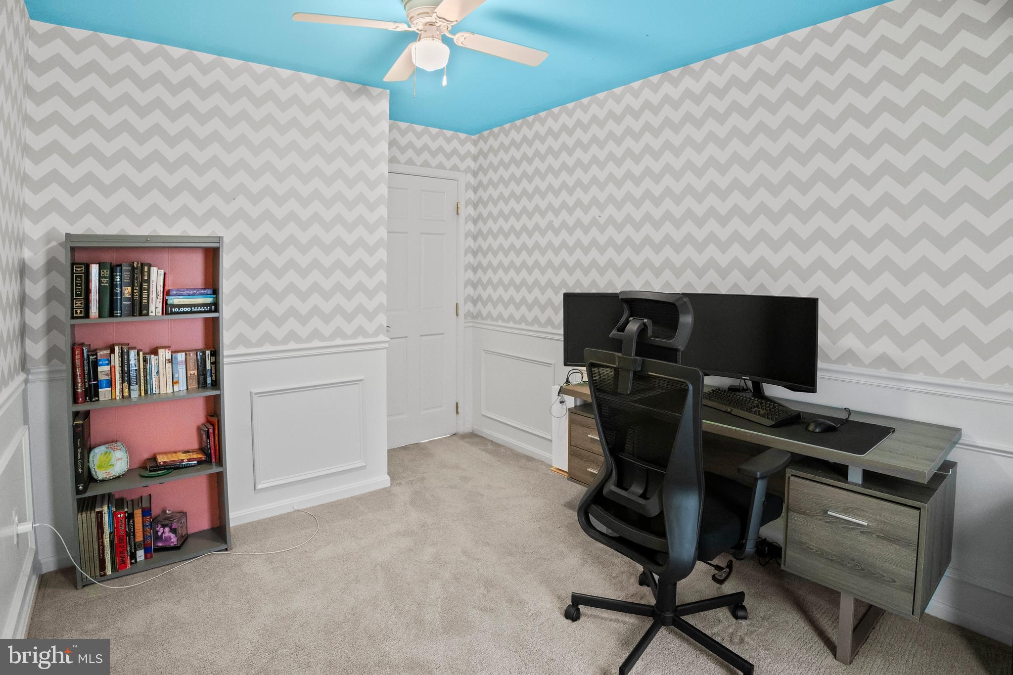 CONSTANT FRIENDSHIP - Residential