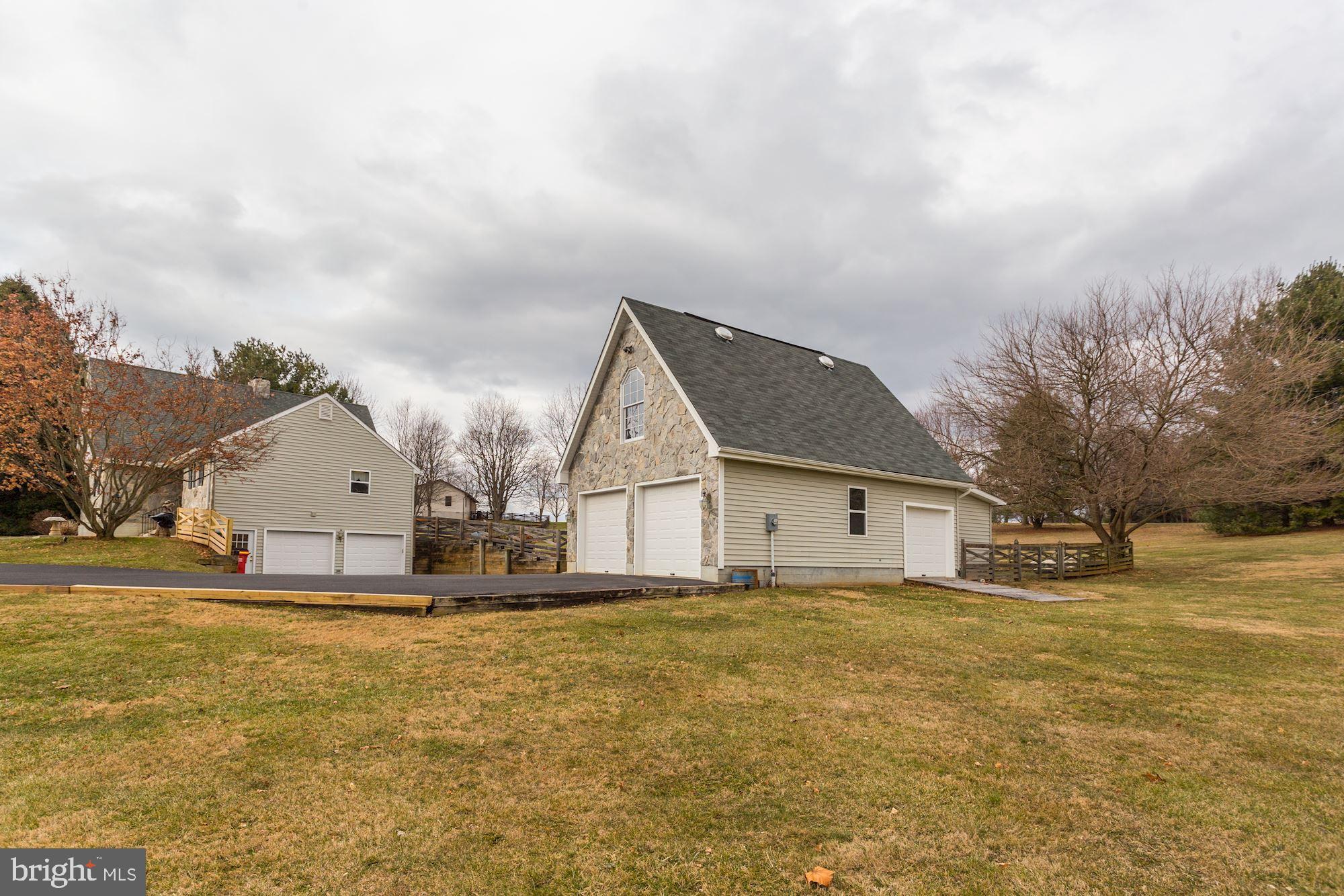 PEMBROKE GROVE - Residential