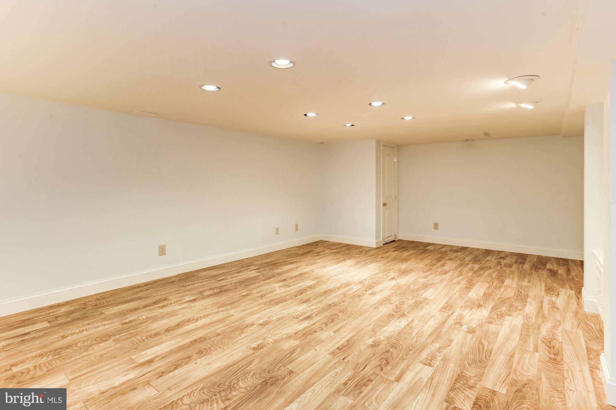 PEMBROKE GROVE - Residential