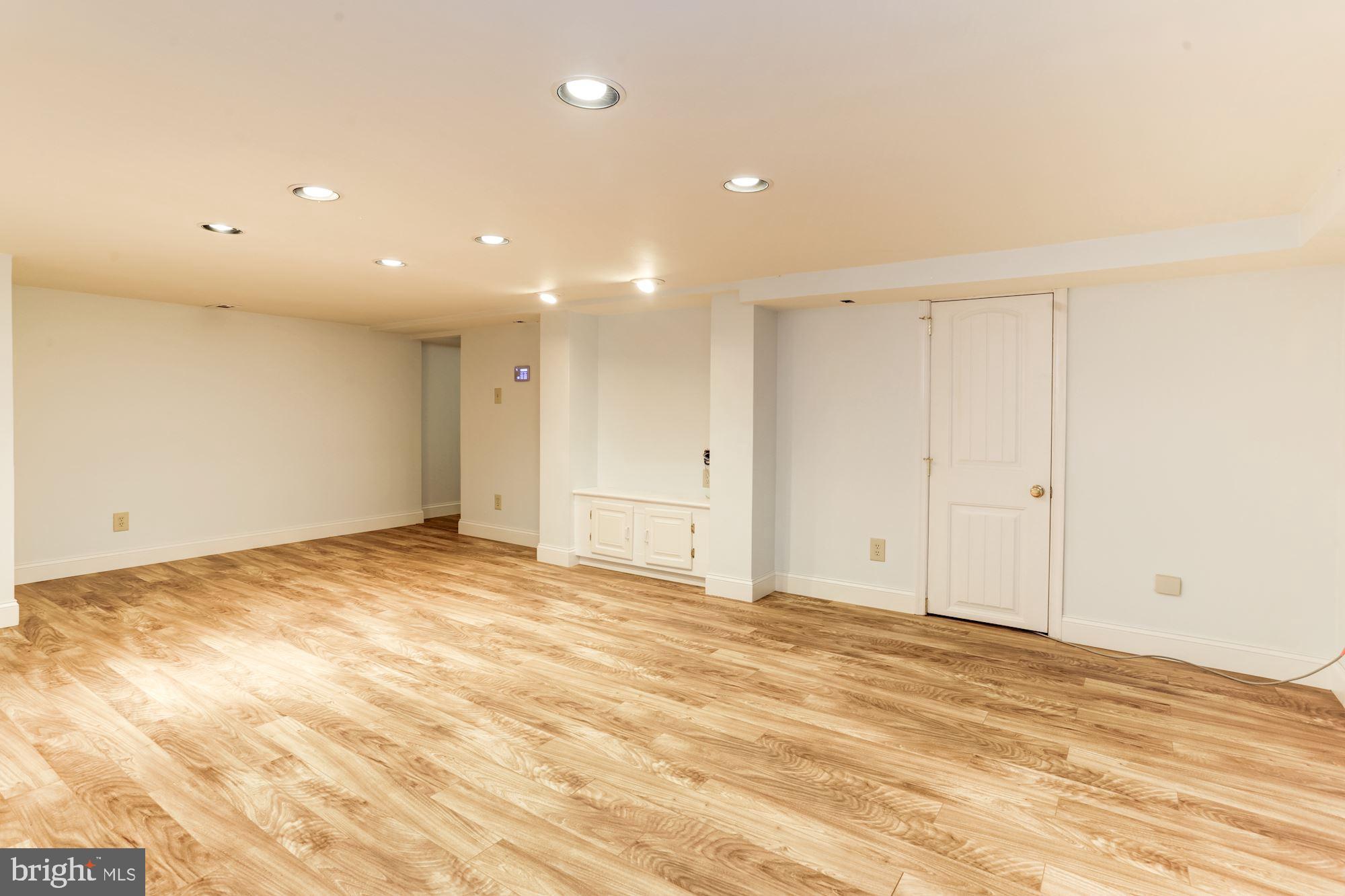 PEMBROKE GROVE - Residential