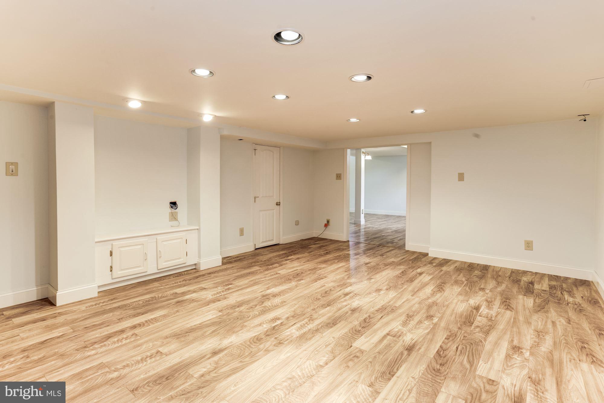 PEMBROKE GROVE - Residential