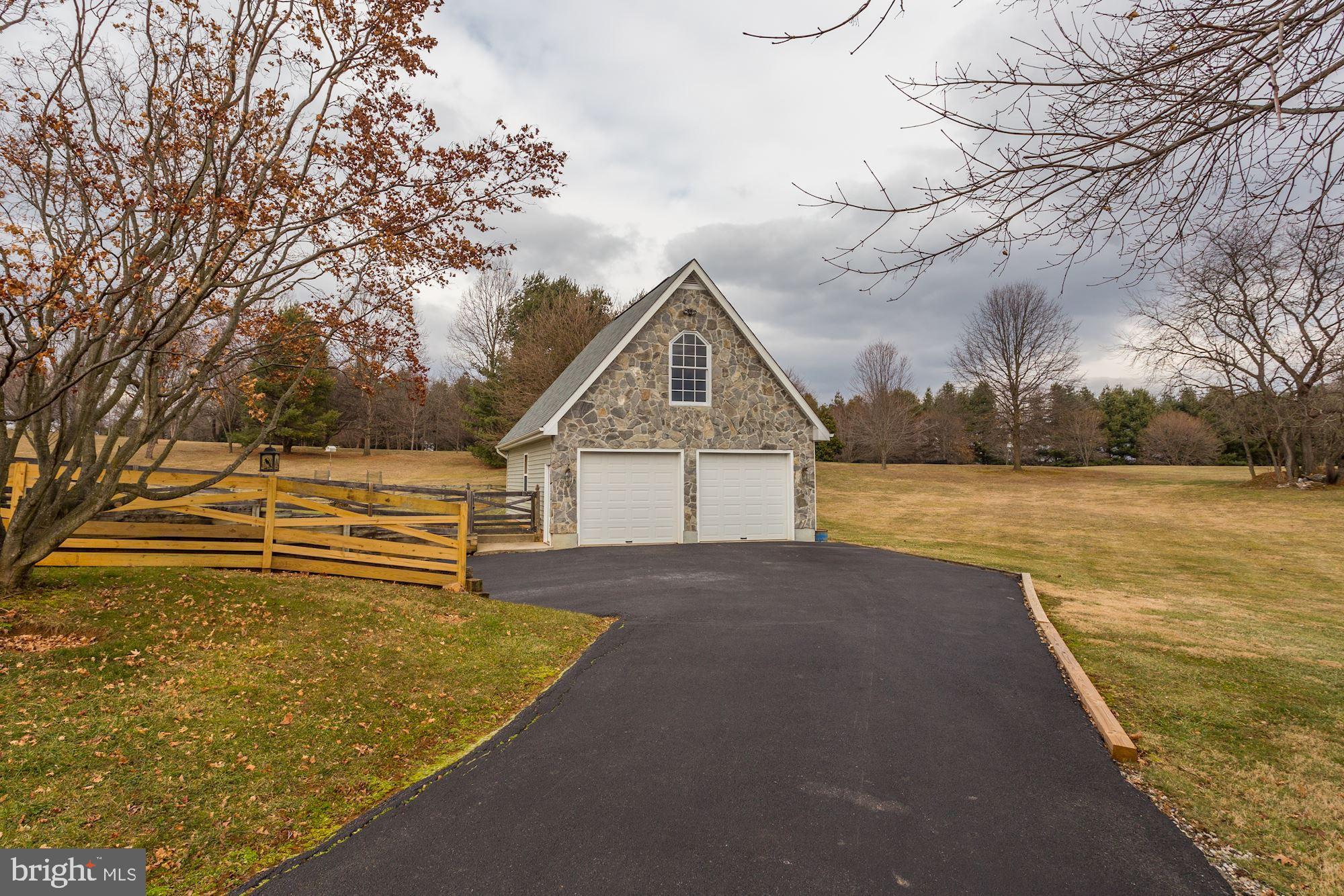PEMBROKE GROVE - Residential