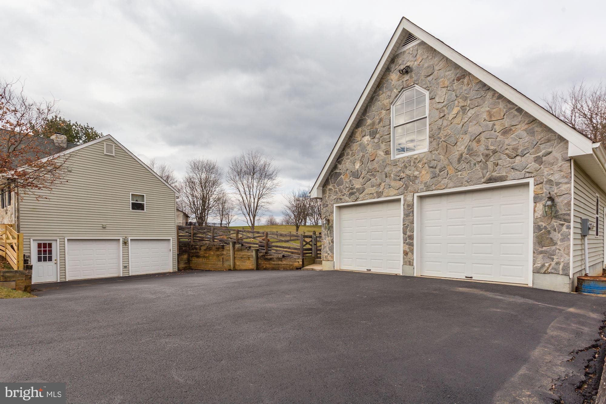 PEMBROKE GROVE - Residential