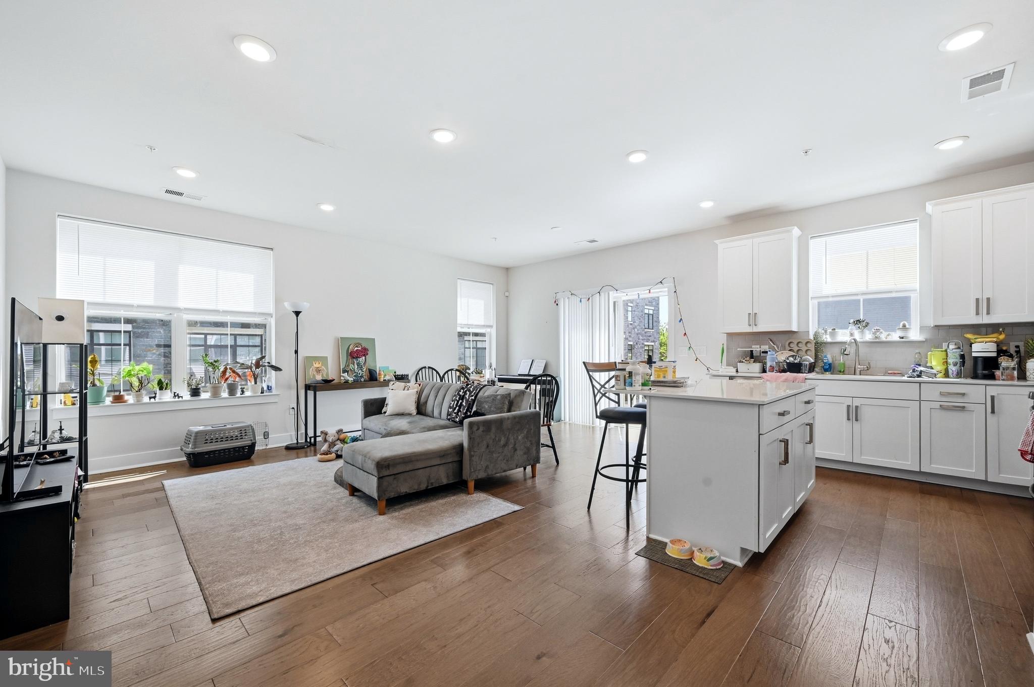 933 ANVIL COURT