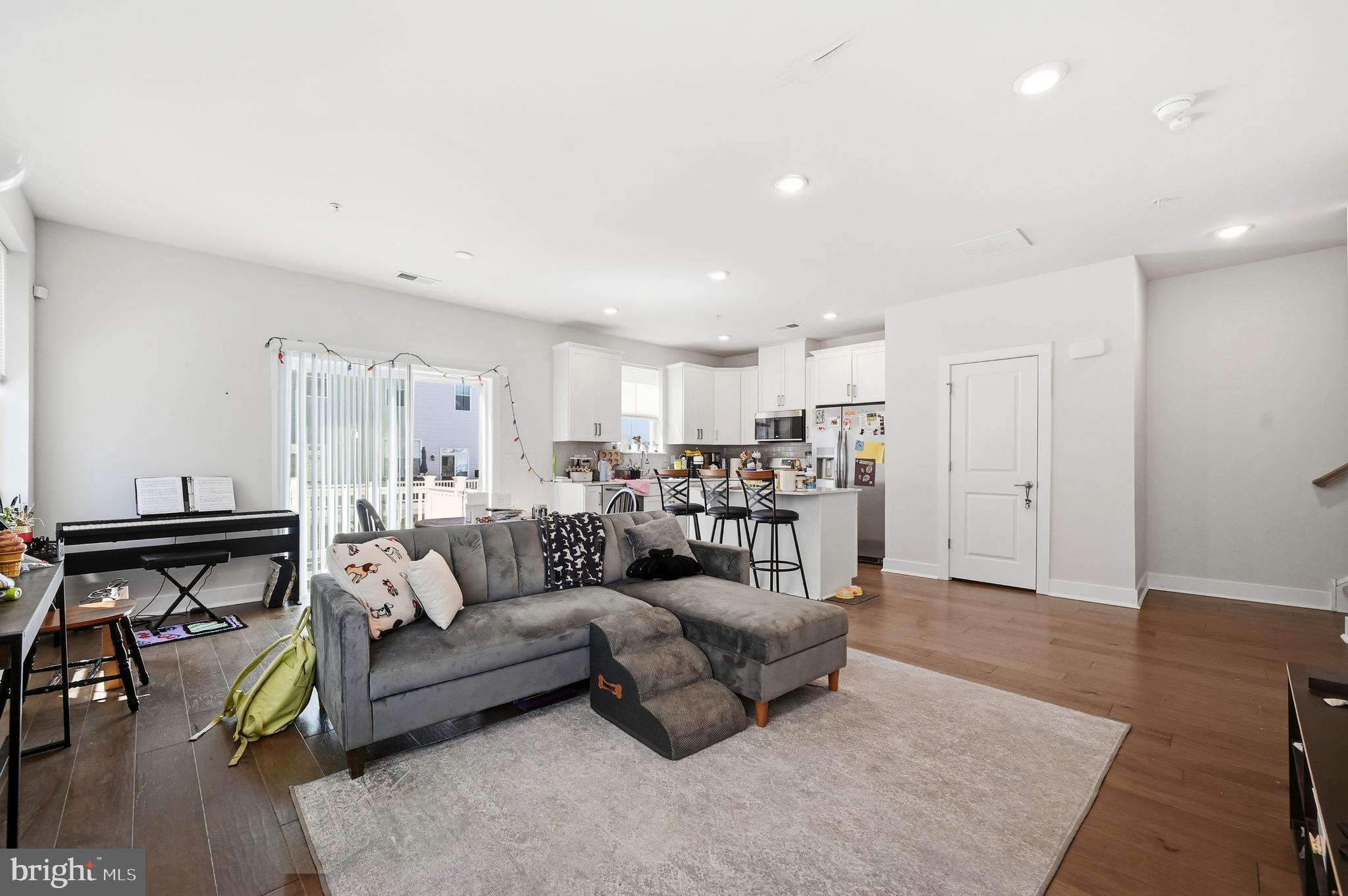 933 ANVIL COURT