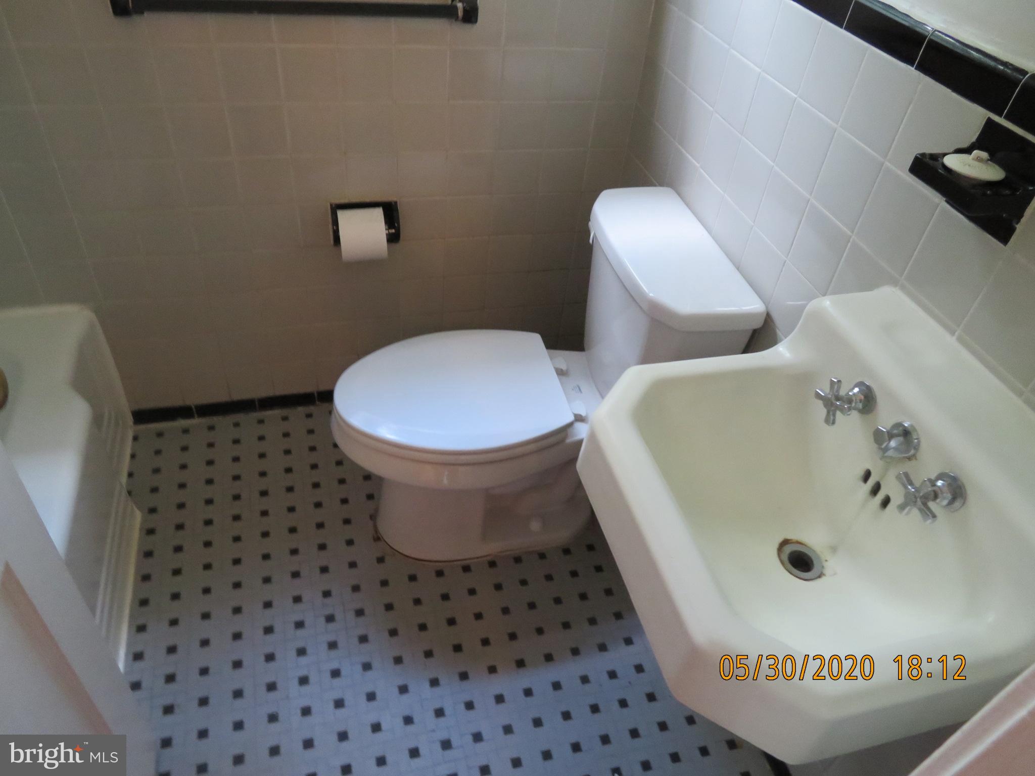 KENSINGTON ESTATES - Residential Lease