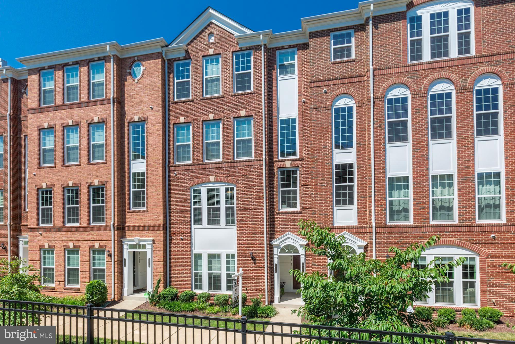 TOWNES AT GOOSE CREEK VILLAGE - Residential Lease