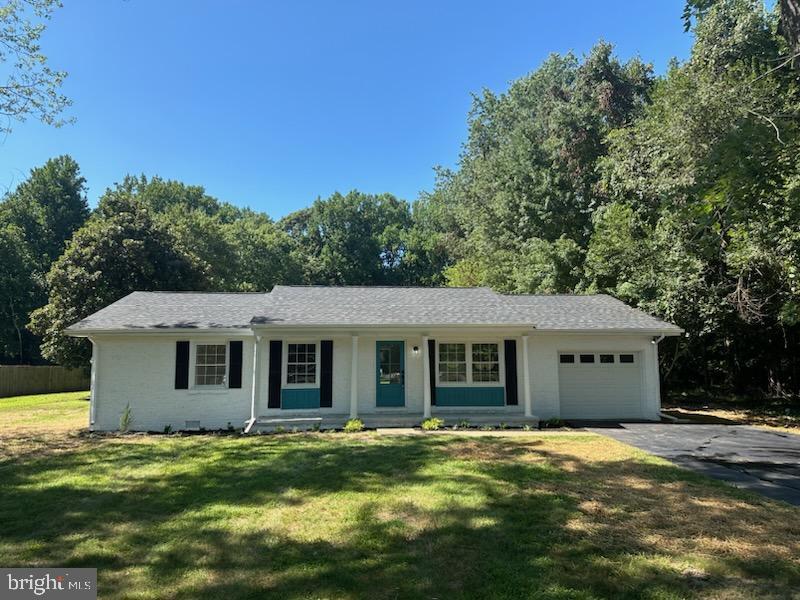 Beautifully well maintained and updated rambler in quite settling. Gorgeous large kitchen with granite counter and new SS appliances. Flor to ceiling tile in showers! Level 1.5 +/- acre lot with plenty of room to expand. Truly a must see.