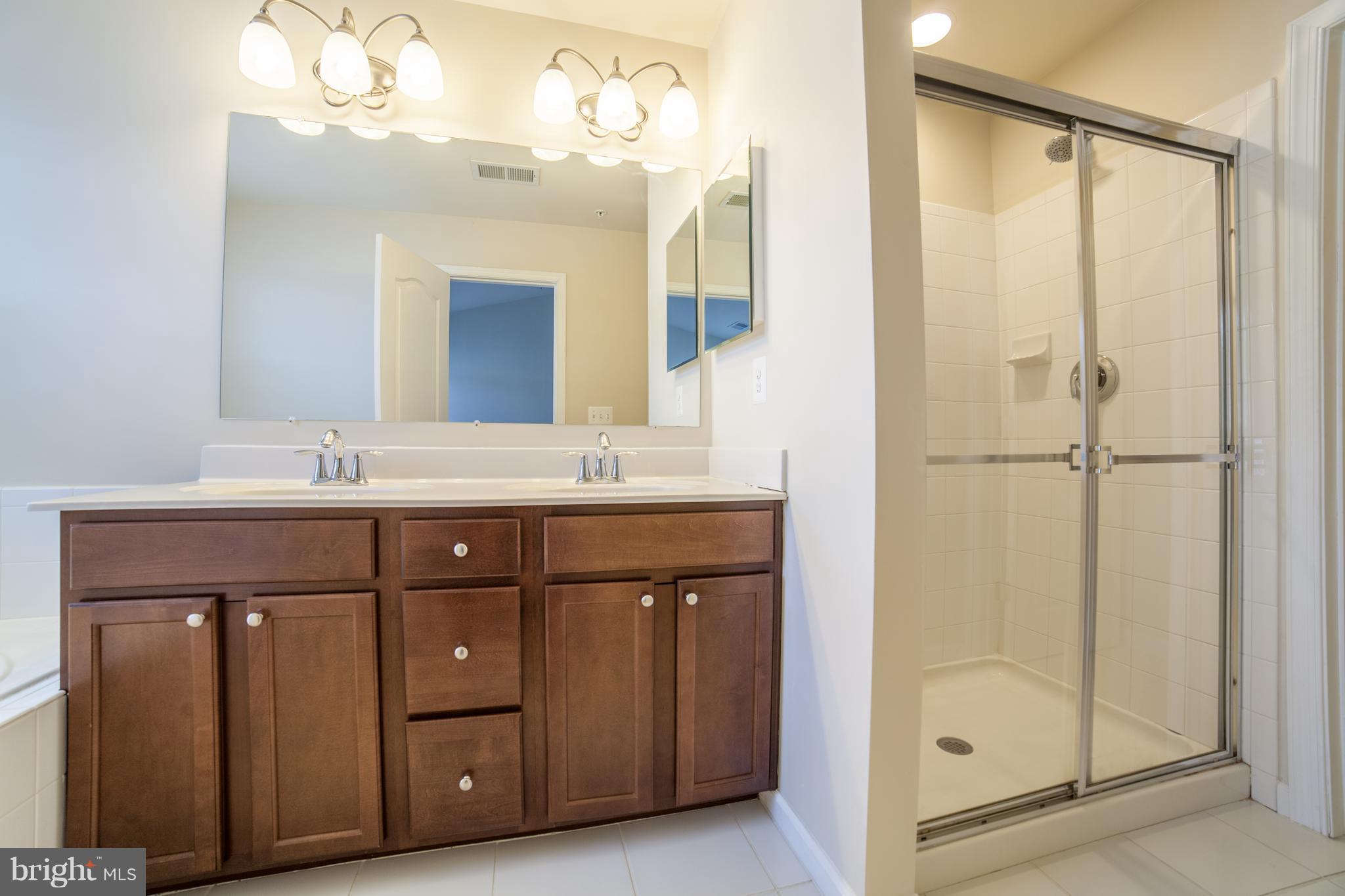 BLUE STREAM - Residential Lease