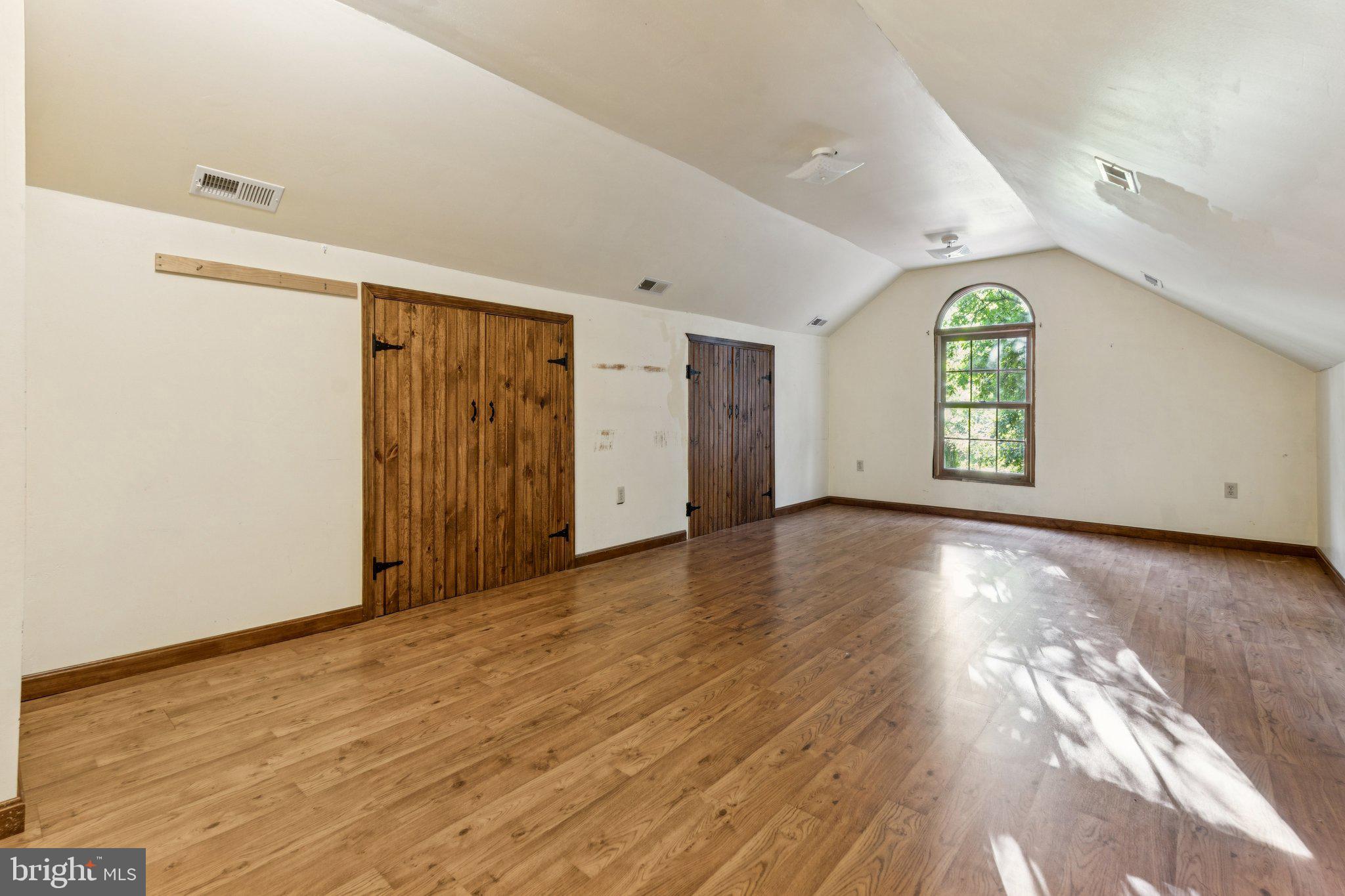 PLEASANT PLAINS - Residential