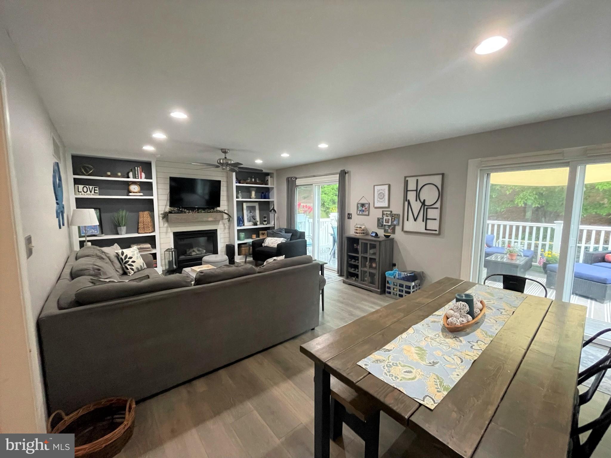 FOREST LAKES - Residential