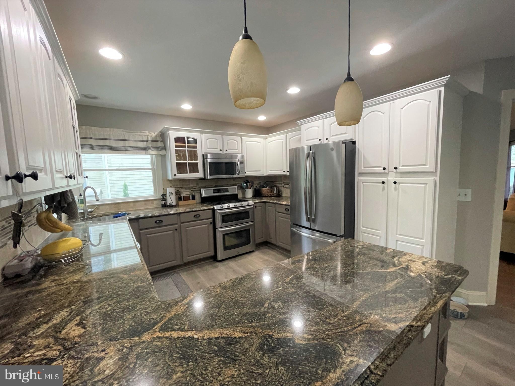 FOREST LAKES - Residential