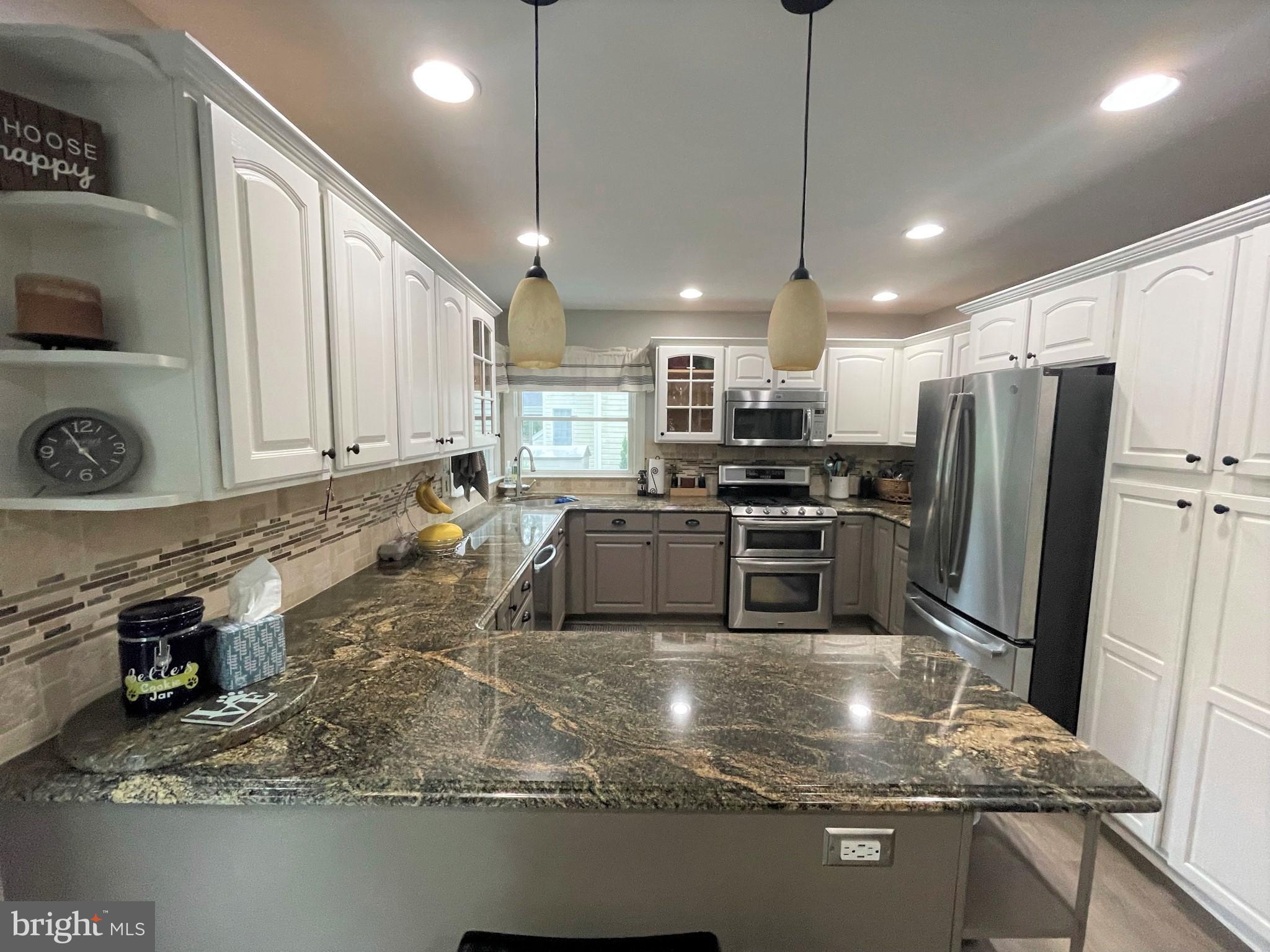 FOREST LAKES - Residential