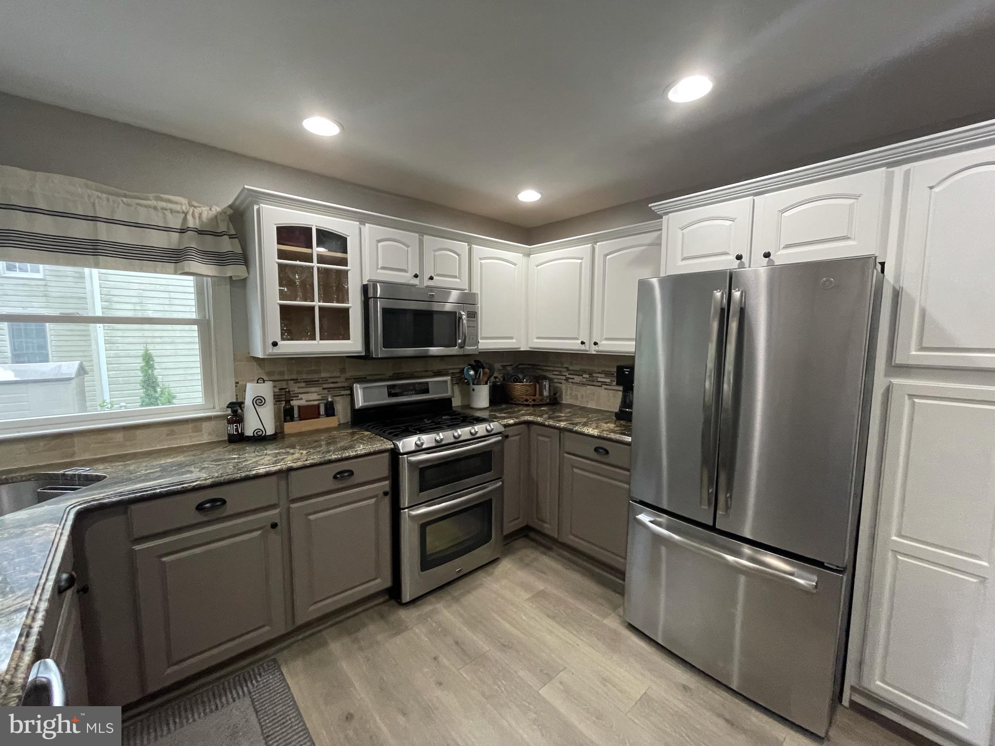 FOREST LAKES - Residential