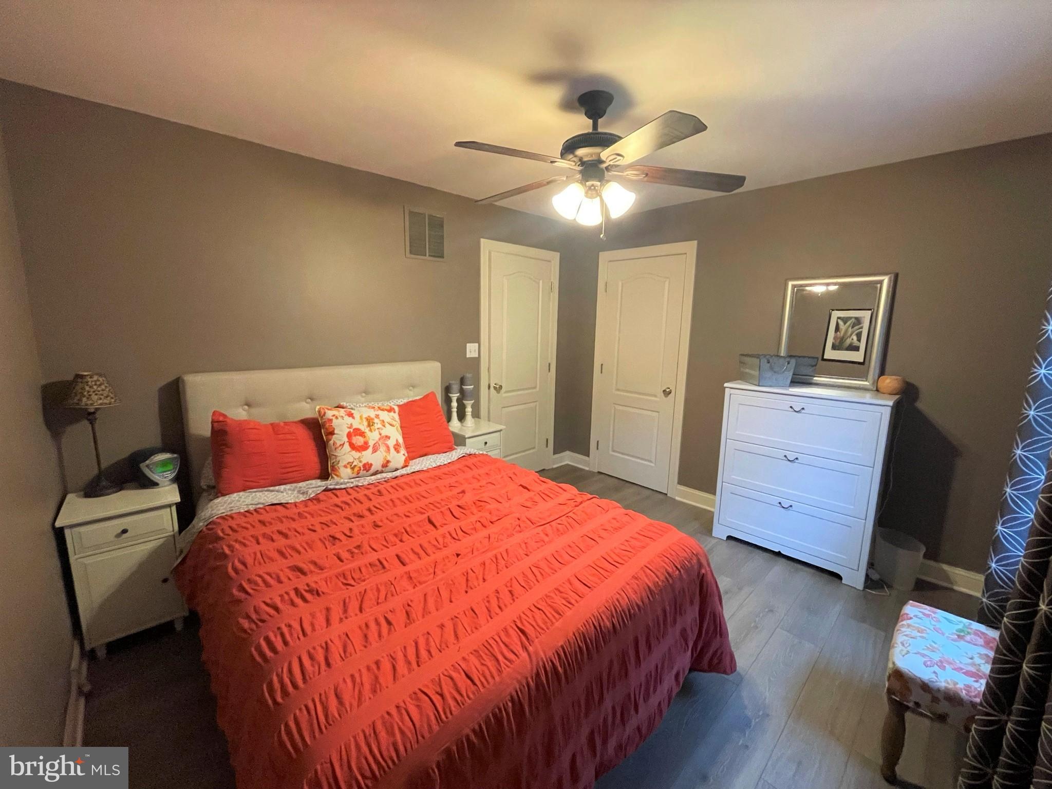 FOREST LAKES - Residential