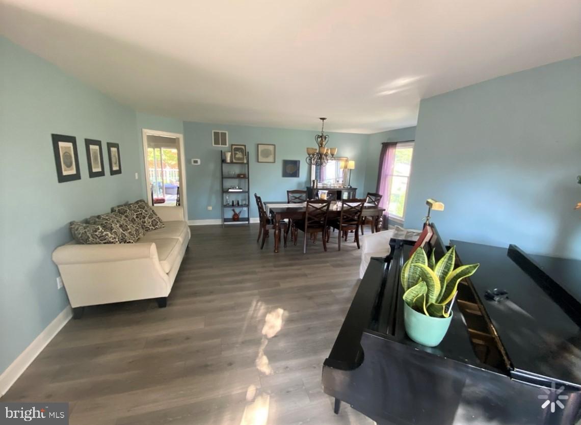 FOREST LAKES - Residential