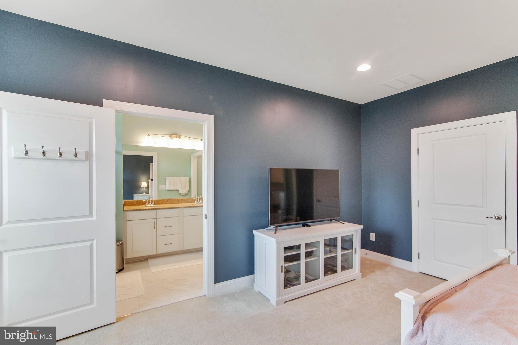 SEVEN HILLS - Residential