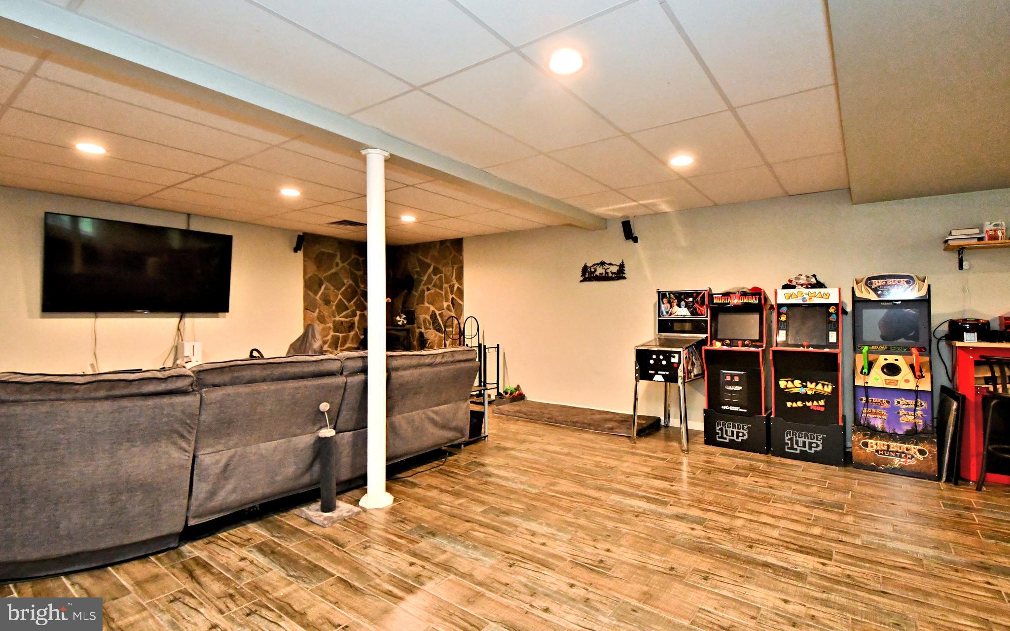 WOODLAND ACRES - Residential