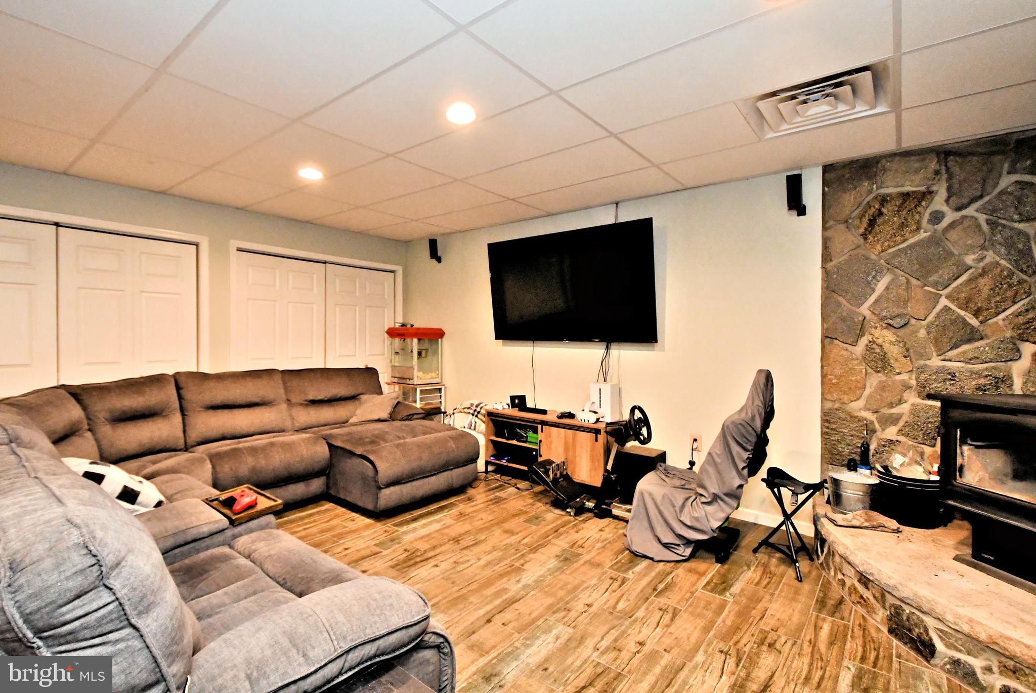 WOODLAND ACRES - Residential