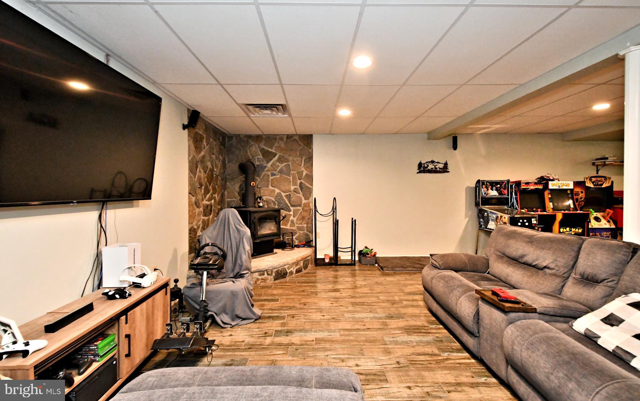 WOODLAND ACRES - Residential