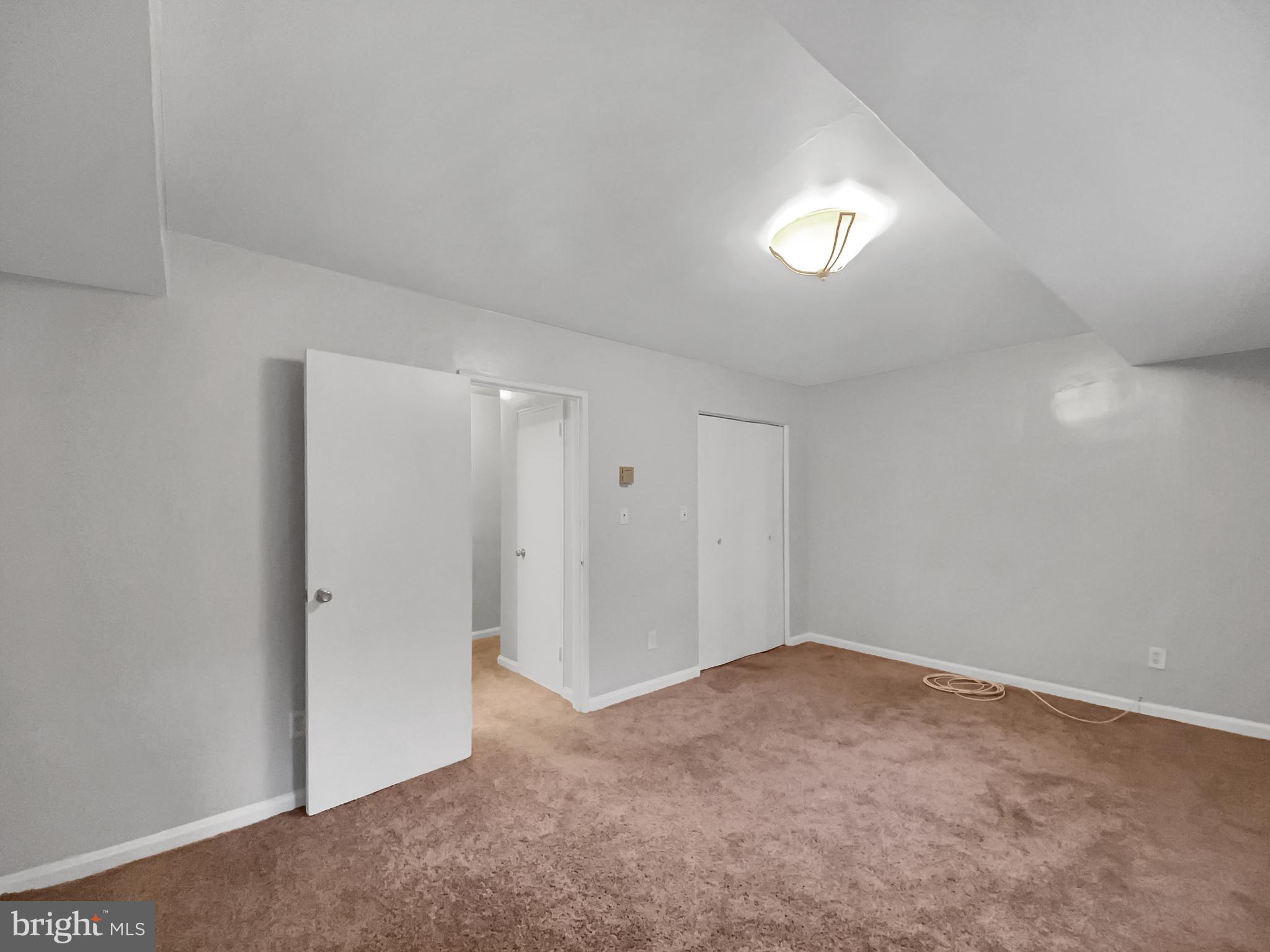 KENWOOD HOUSE - Residential Lease