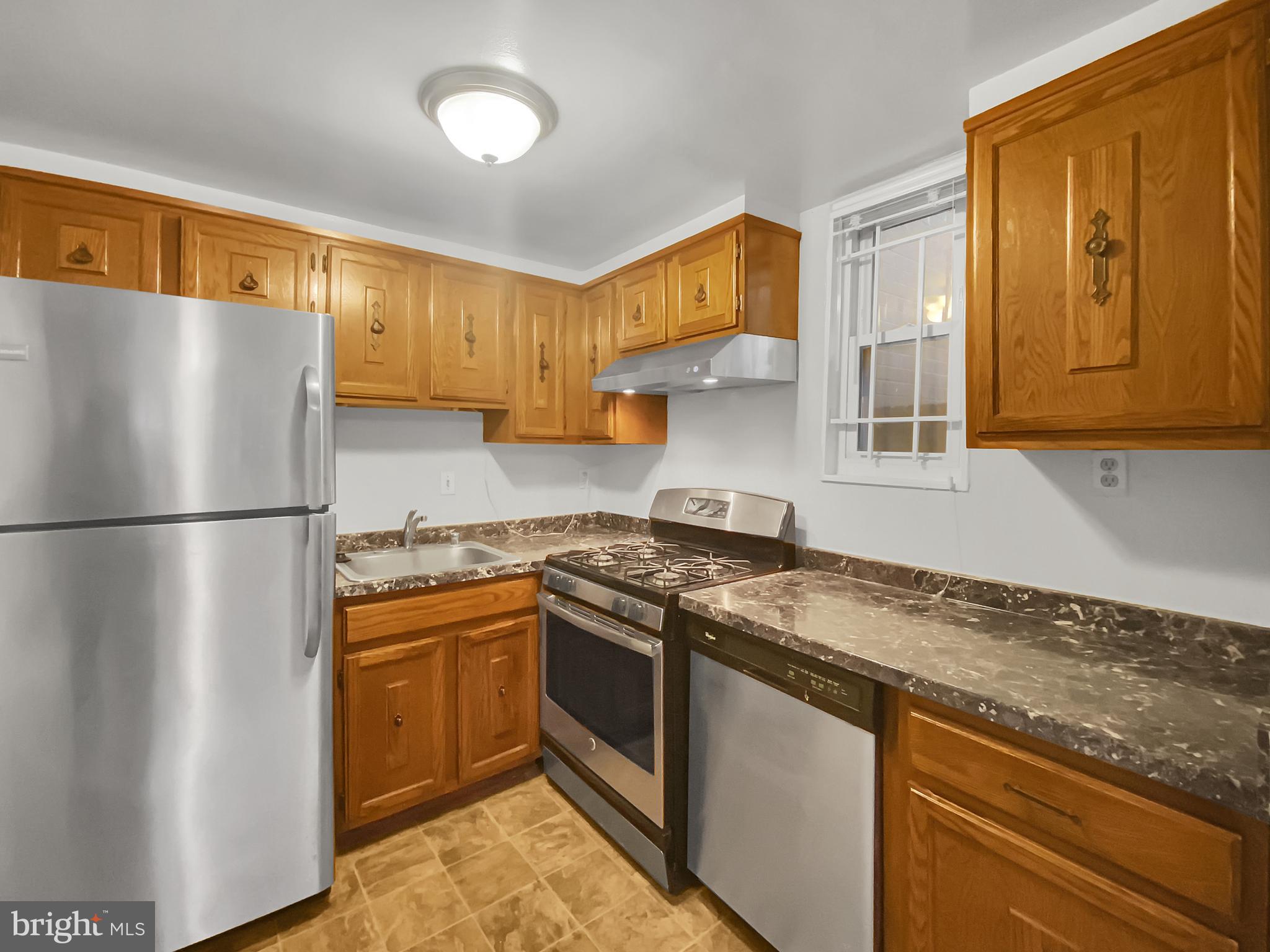 KENWOOD HOUSE - Residential Lease